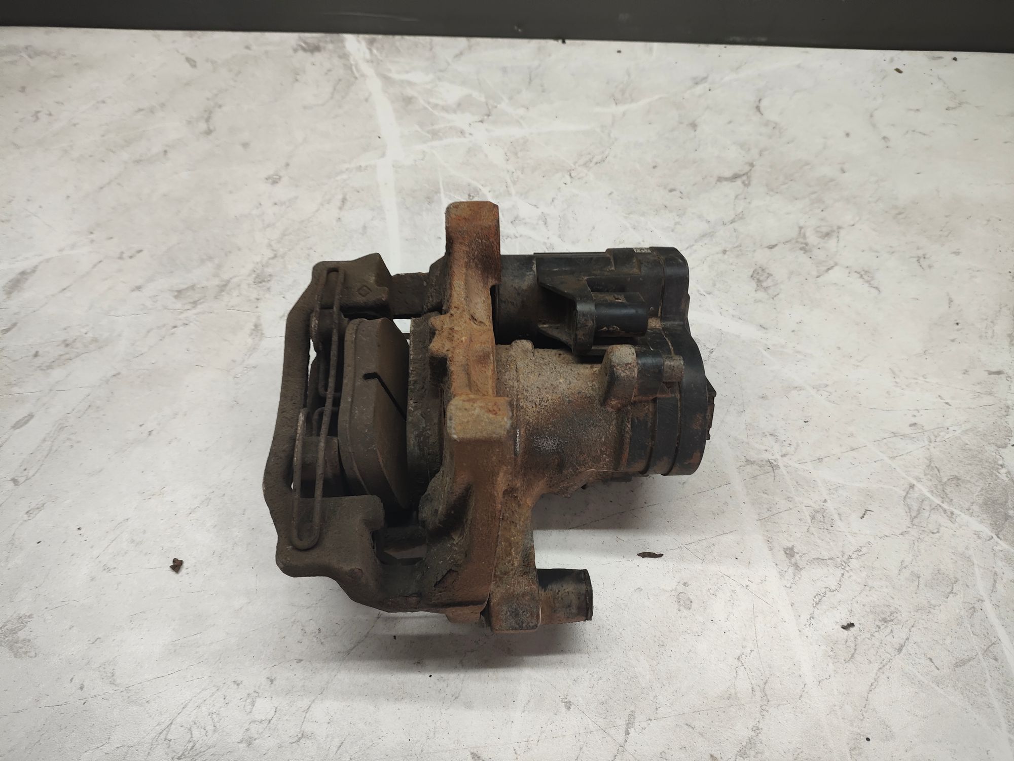 https://ycs.partsauto.market/partsauto-images/thmbs/userImages/6ab8ea4394fc0aced0b69382a3e61955/part/69ccd07e-083f-4115-9797-c3f0ed817fe3_1776761852059.jpg