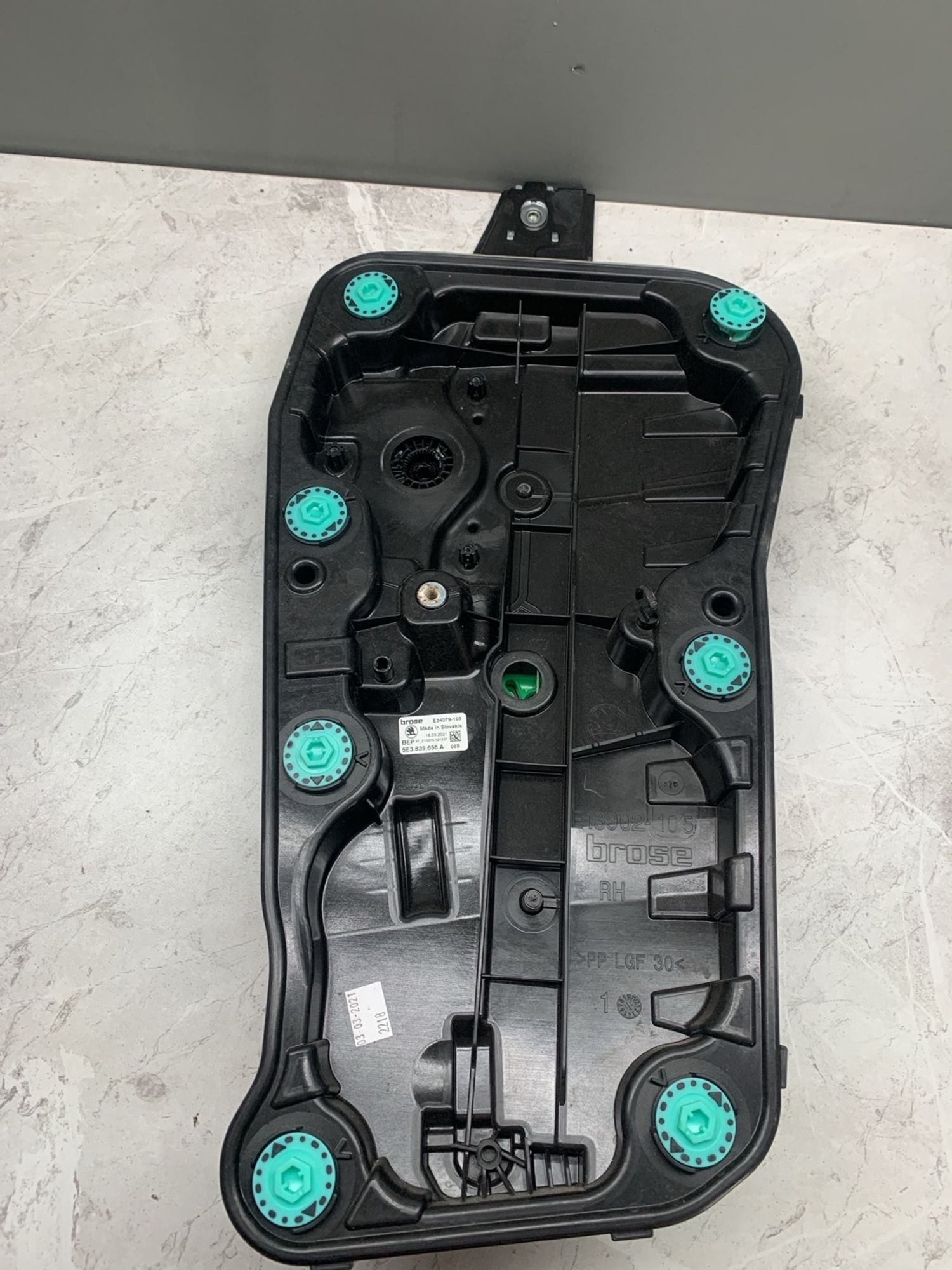 https://ycs.partsauto.market/partsauto-images/thmbs/userImages/6ab8ea4394fc0aced0b69382a3e61955/part/6f37e4c4-41fe-45a9-8f71-be2e70433ee4_1774259821233.jpg