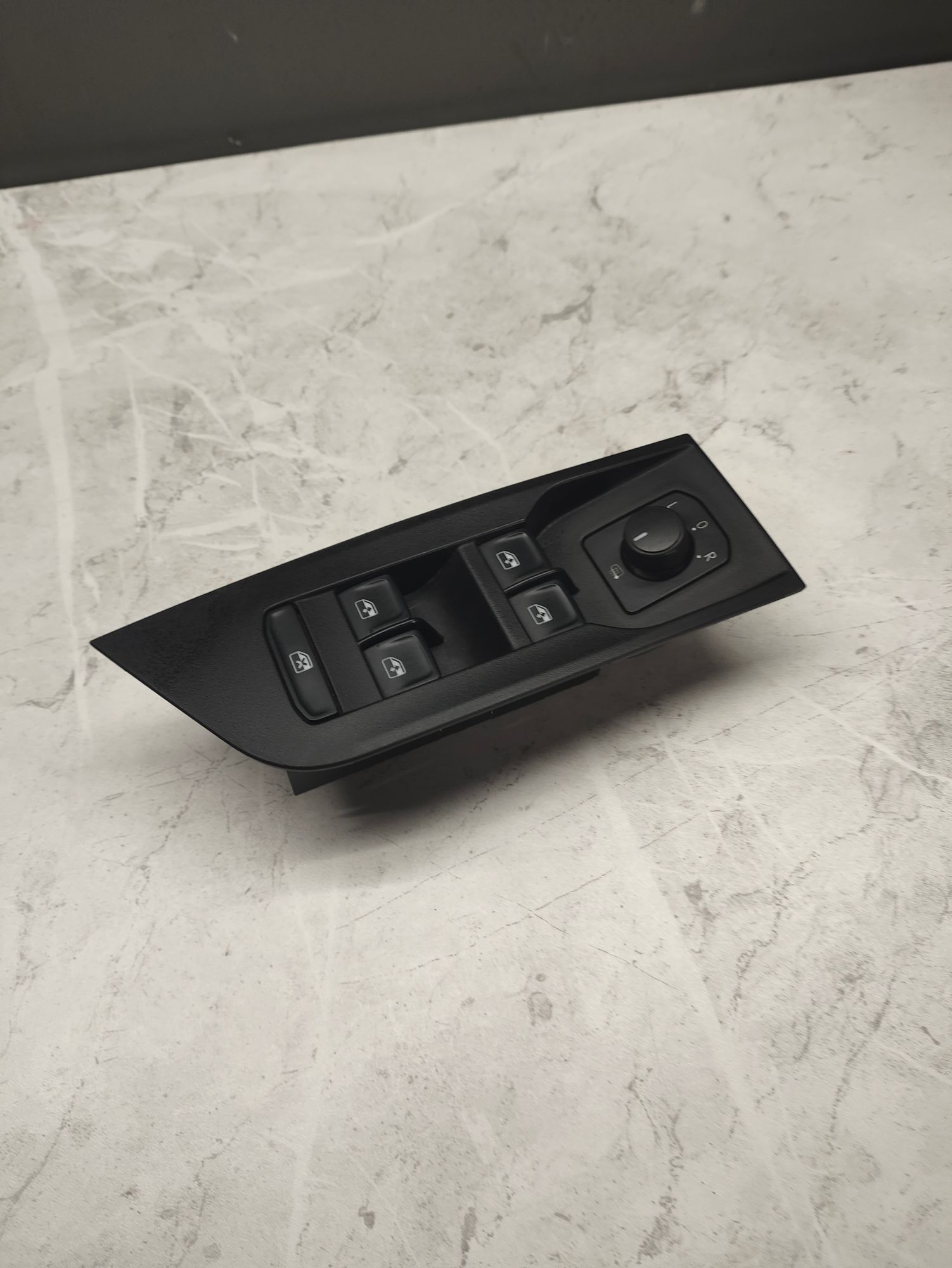 https://ycs.partsauto.market/partsauto-images/thmbs/userImages/6ab8ea4394fc0aced0b69382a3e61955/part/730bb875-081f-4770-a287-3ccc191effdc_1776165542068.jpg
