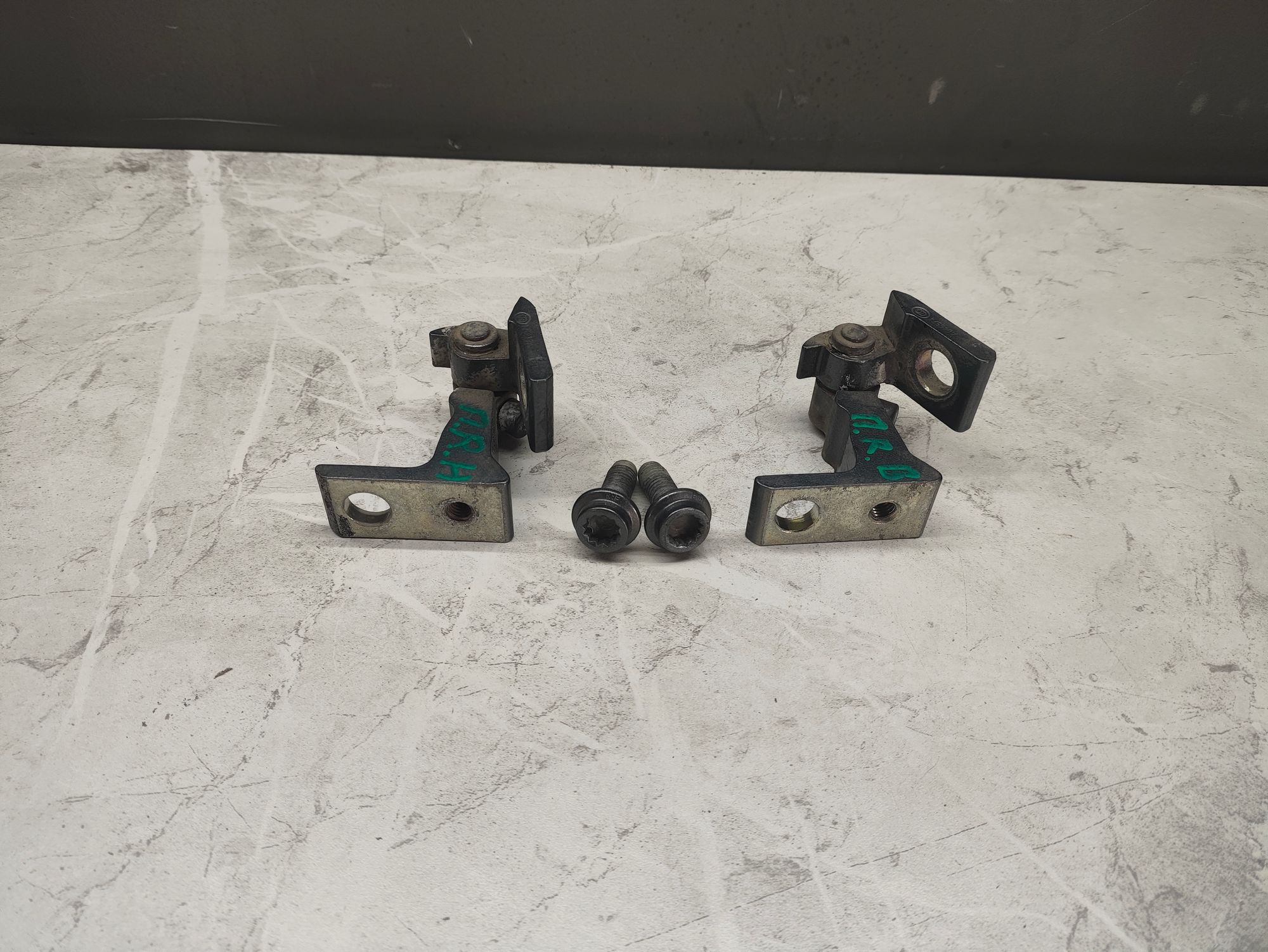 https://ycs.partsauto.market/partsauto-images/thmbs/userImages/6ab8ea4394fc0aced0b69382a3e61955/part/80d4d3f6-5072-413f-968e-56c9658c931b_1776264381314.jpg