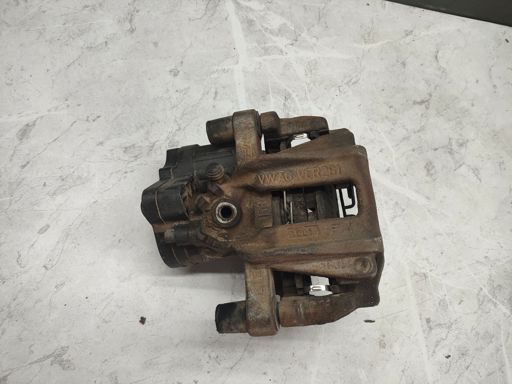 https://ycs.partsauto.market/partsauto-images/thmbs/userImages/6ab8ea4394fc0aced0b69382a3e61955/part/849c7406-a2c6-4ba9-bc5e-4e6ac7504124_1776761850050.jpg