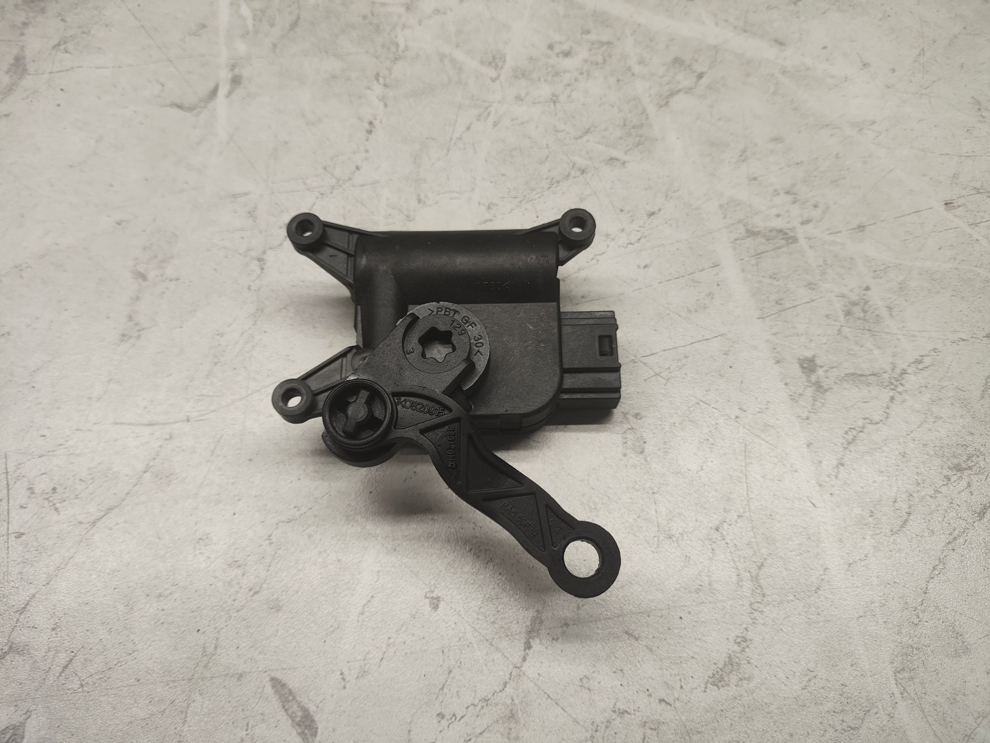 https://ycs.partsauto.market/partsauto-images/thmbs/userImages/6ab8ea4394fc0aced0b69382a3e61955/part/860fcd68-c0c2-4789-98df-35be72f560a1_1781007598592.jpg