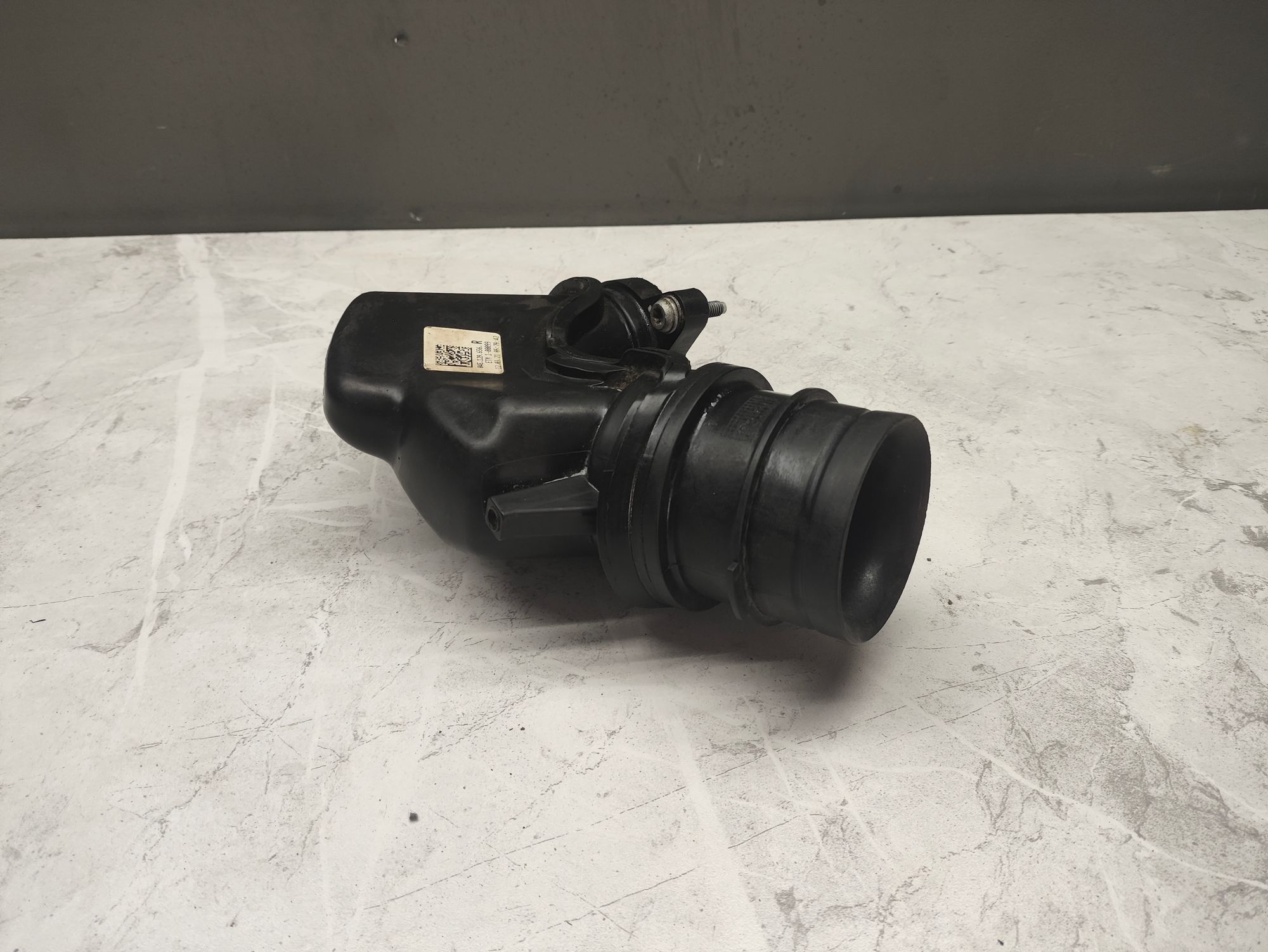 https://ycs.partsauto.market/partsauto-images/thmbs/userImages/6ab8ea4394fc0aced0b69382a3e61955/part/88357374-ec16-4b89-91da-fce495d7c4b8_1775739014894.jpg