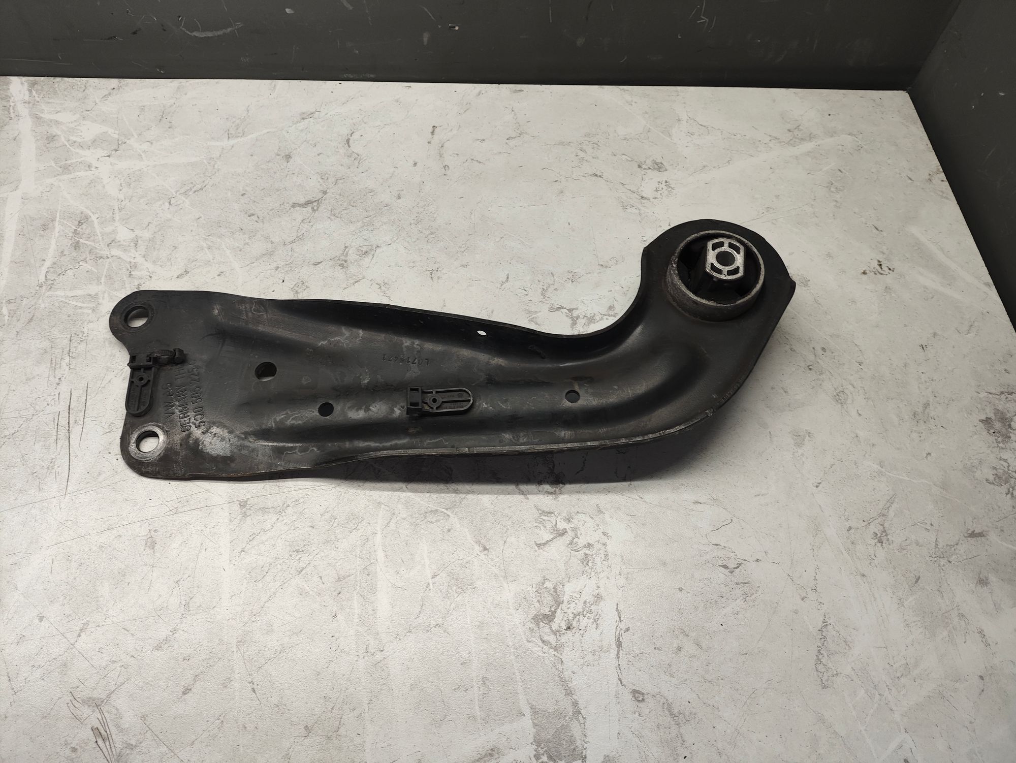 https://ycs.partsauto.market/partsauto-images/thmbs/userImages/6ab8ea4394fc0aced0b69382a3e61955/part/8b1e17d7-52e1-43f7-a17b-2b6cdff65adb_1787312496385.jpg