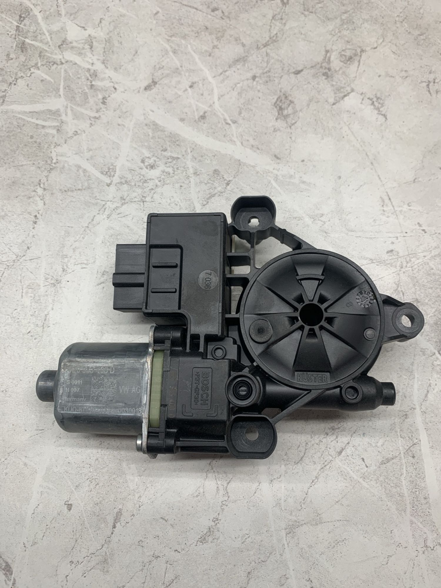 https://ycs.partsauto.market/partsauto-images/thmbs/userImages/6ab8ea4394fc0aced0b69382a3e61955/part/91423cb7-eb2d-49f8-8586-325e450d7cc7_1774259581326.jpg