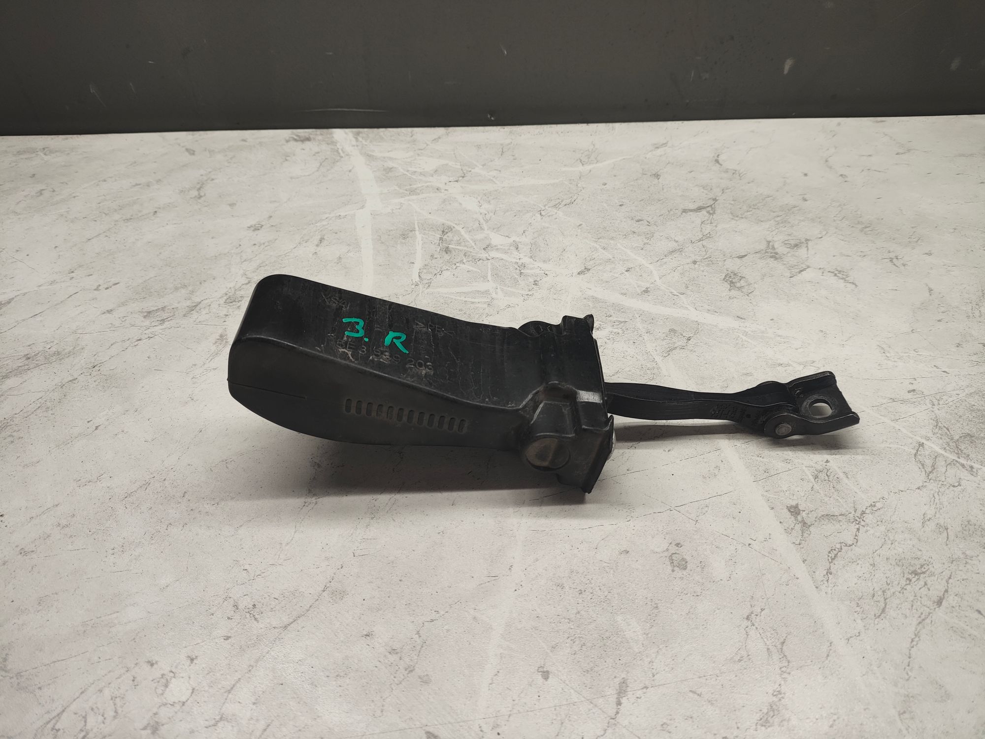 https://ycs.partsauto.market/partsauto-images/thmbs/userImages/6ab8ea4394fc0aced0b69382a3e61955/part/98607809-4830-4906-b34d-a73f3a76958b_1776262989555.jpg