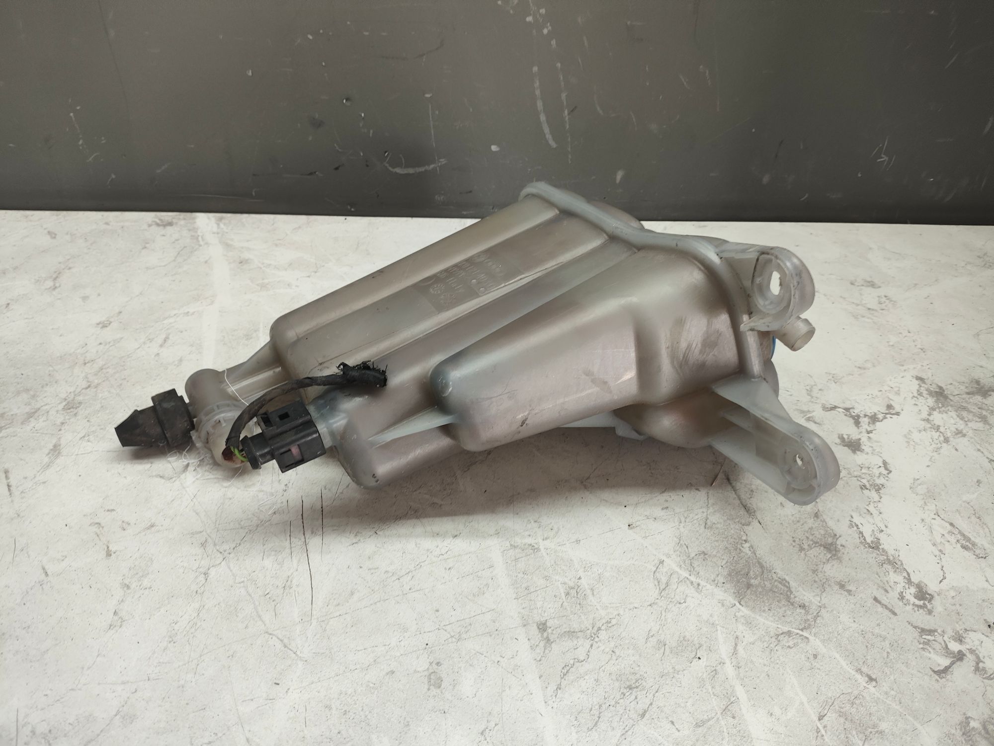 https://ycs.partsauto.market/partsauto-images/thmbs/userImages/6ab8ea4394fc0aced0b69382a3e61955/part/a119f330-1748-4681-ab55-e0d0610c1f68_1784189098123.jpg