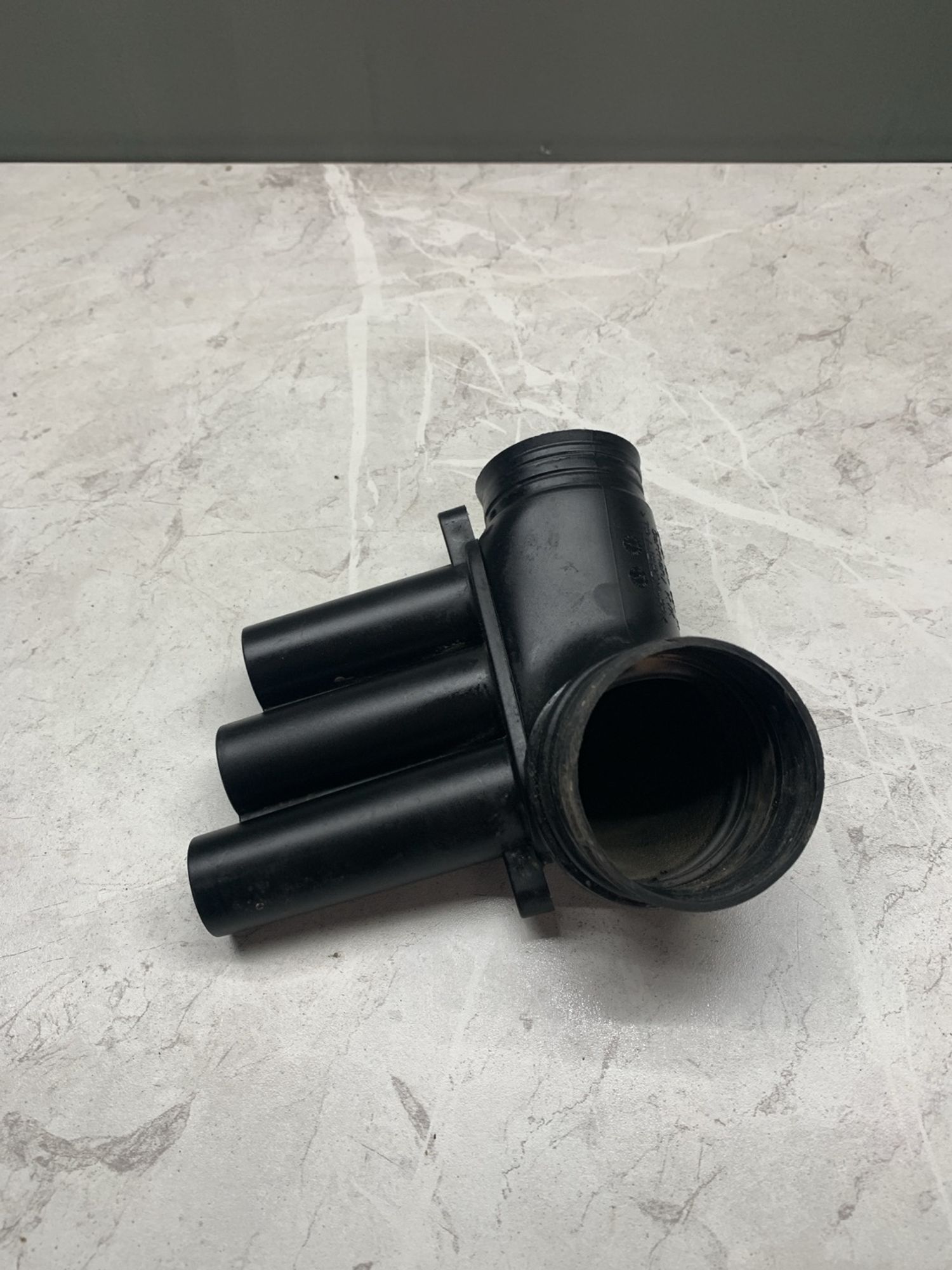 https://ycs.partsauto.market/partsauto-images/thmbs/userImages/6ab8ea4394fc0aced0b69382a3e61955/part/a61425fe-cac6-4ba4-935b-23ebfa639215_1773922792933.jpg