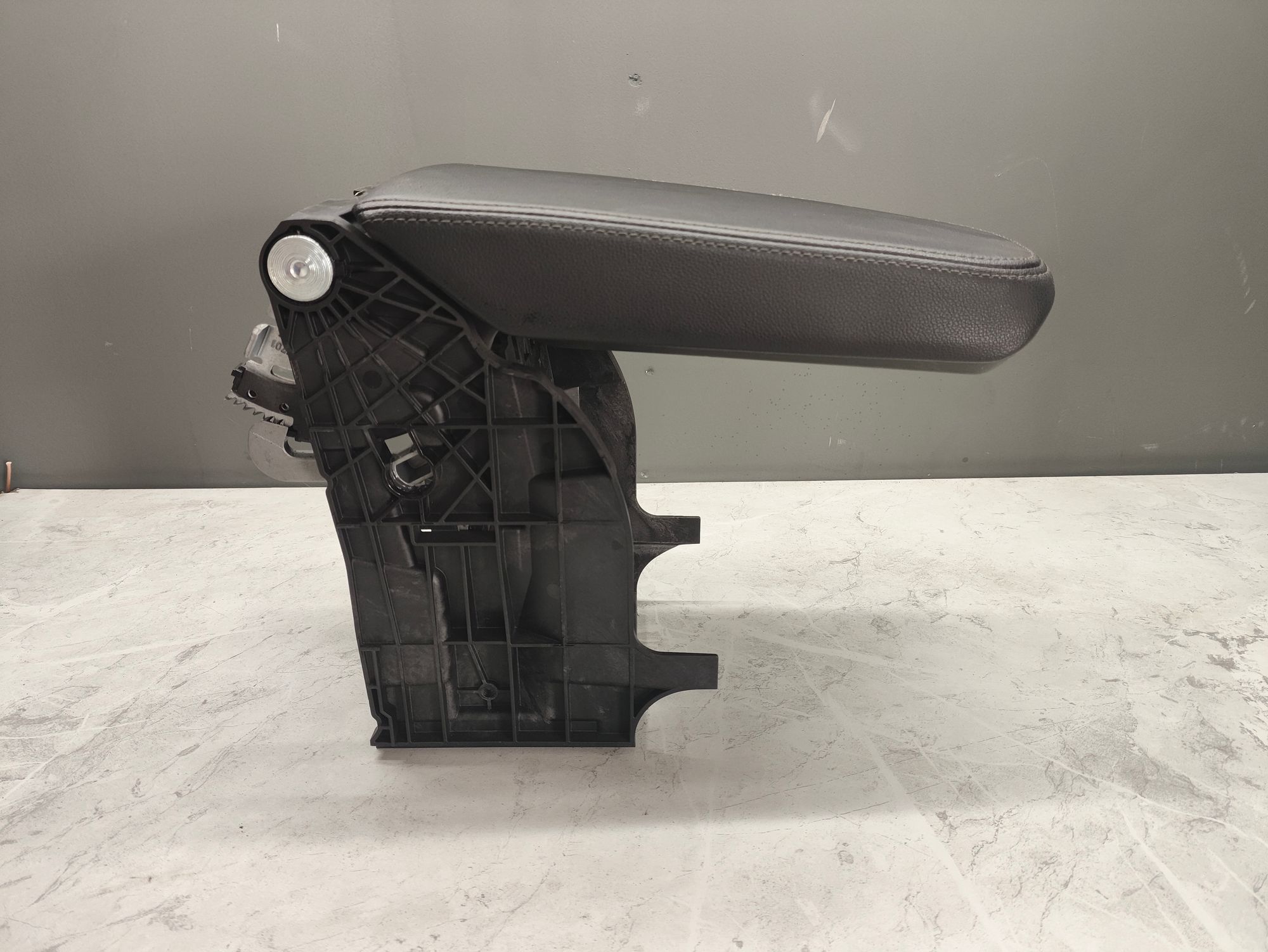 https://ycs.partsauto.market/partsauto-images/thmbs/userImages/6ab8ea4394fc0aced0b69382a3e61955/part/ab3d219d-cb4d-4527-8700-f93e765a561e_1775292087620.jpg