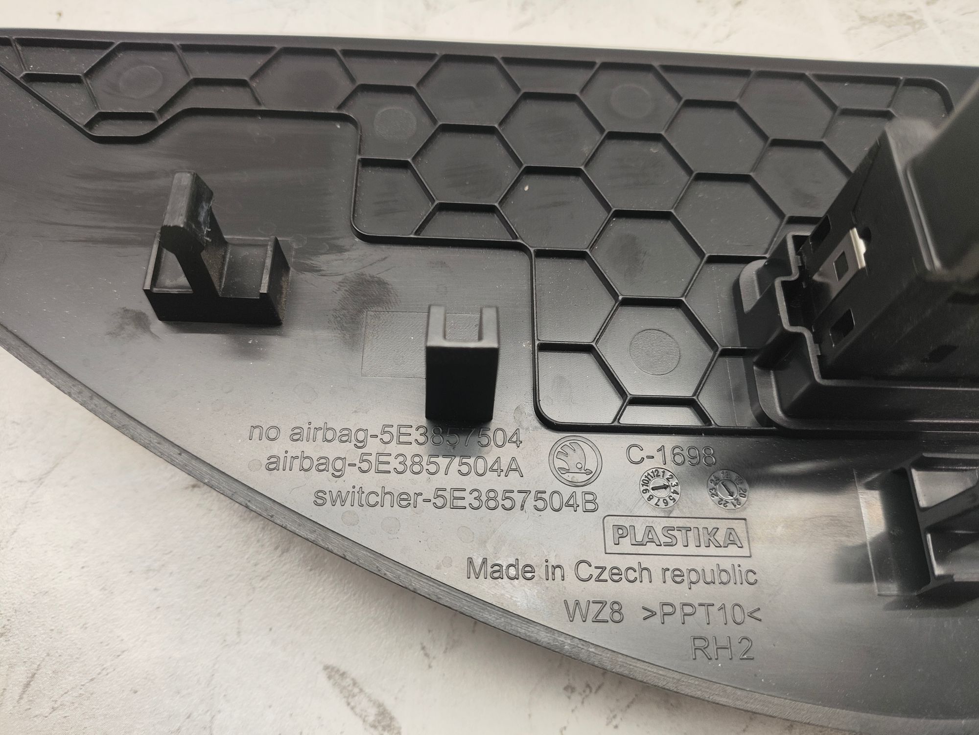 https://ycs.partsauto.market/partsauto-images/thmbs/userImages/6ab8ea4394fc0aced0b69382a3e61955/part/ab581424-5631-4ddc-900d-afd8e0384cef_1775294094841.jpg