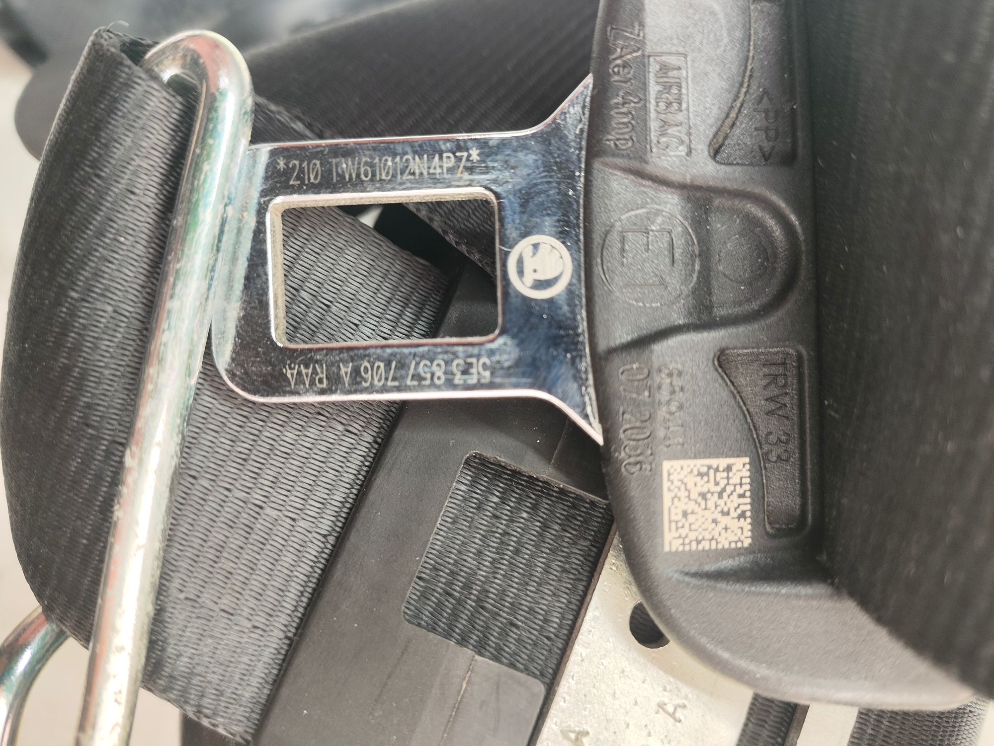 https://ycs.partsauto.market/partsauto-images/thmbs/userImages/6ab8ea4394fc0aced0b69382a3e61955/part/ae3f6522-3b4e-410a-ba2e-f3d7c40c710a_1776156461831.jpg
