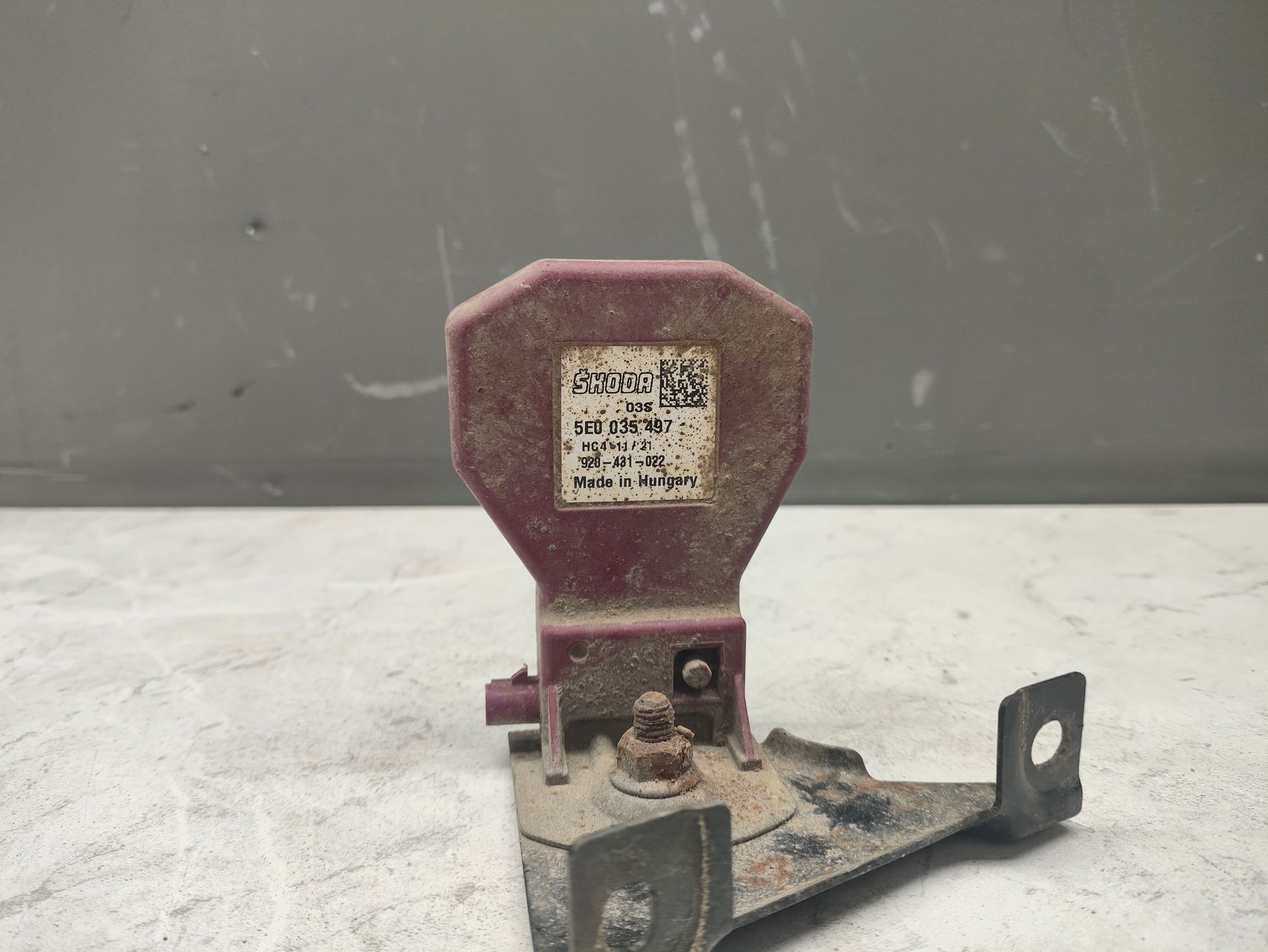 https://ycs.partsauto.market/partsauto-images/thmbs/userImages/6ab8ea4394fc0aced0b69382a3e61955/part/b42f5799-ad02-4409-951f-d9bf4e0f517b_1778574480457.jpg