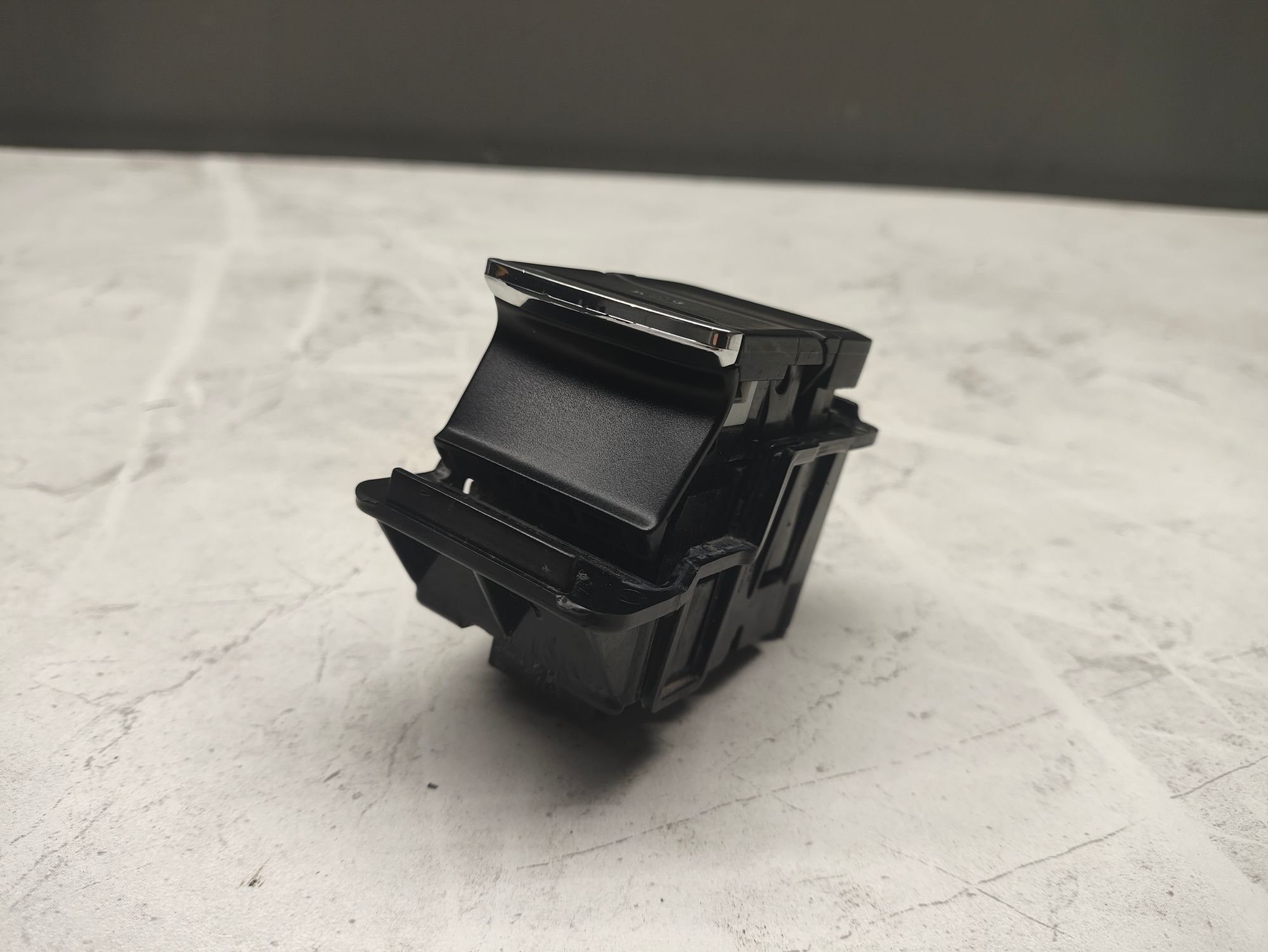 https://ycs.partsauto.market/partsauto-images/thmbs/userImages/6ab8ea4394fc0aced0b69382a3e61955/part/b72e1a3d-2e7f-427f-be2d-2089d31a6ee4_1775555424661.jpg