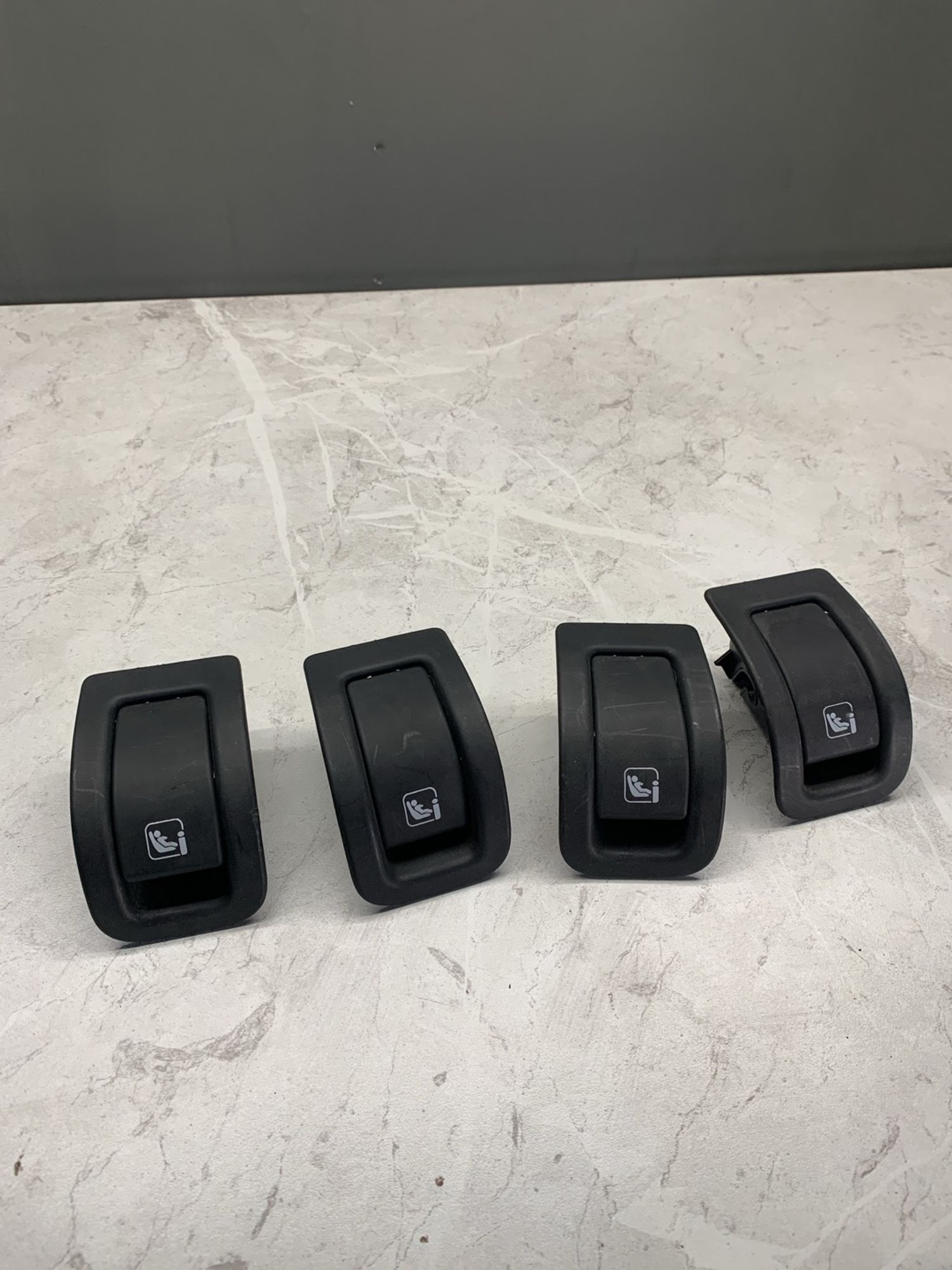 https://ycs.partsauto.market/partsauto-images/thmbs/userImages/6ab8ea4394fc0aced0b69382a3e61955/part/bca9b53f-9df9-4e72-9447-daf8174728b7_1773404778248.jpg