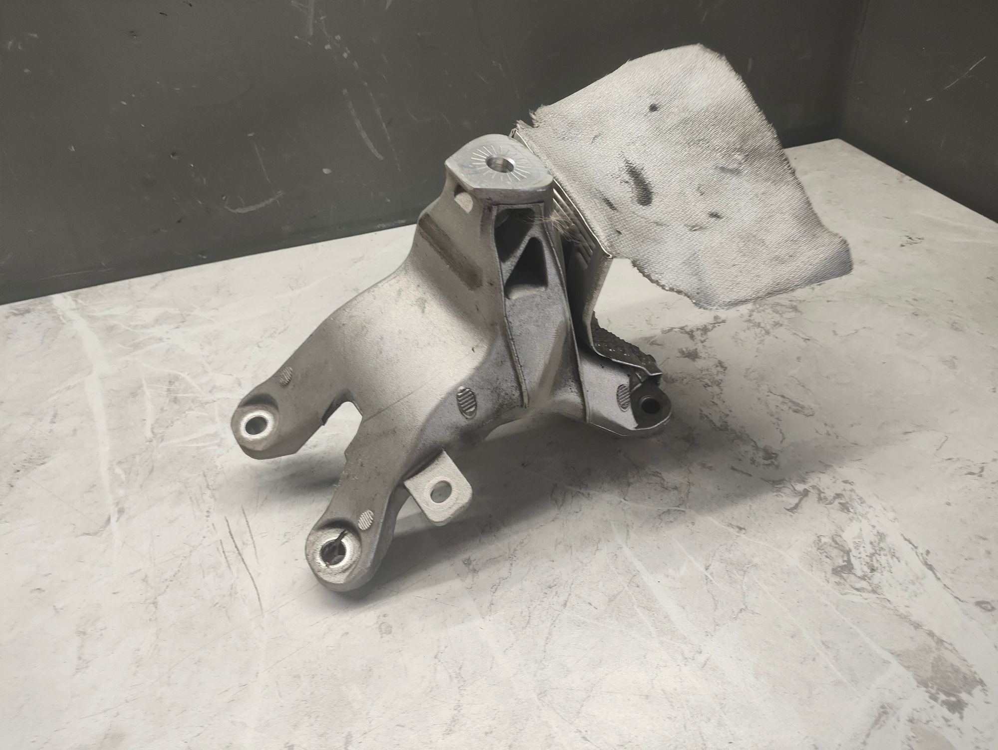 https://ycs.partsauto.market/partsauto-images/thmbs/userImages/6ab8ea4394fc0aced0b69382a3e61955/part/c0ee0f90-c419-4725-b1d1-dd248c348455_1785582001970.jpg