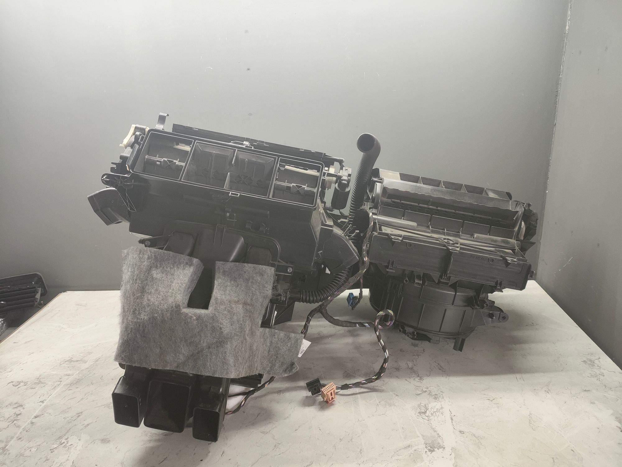 https://ycs.partsauto.market/partsauto-images/thmbs/userImages/6ab8ea4394fc0aced0b69382a3e61955/part/c25654b4-c946-461d-8ec3-441967a41265_1776087343948.jpg