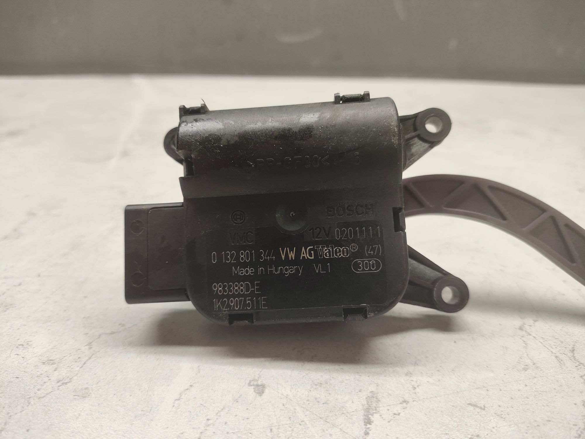 https://ycs.partsauto.market/partsauto-images/thmbs/userImages/6ab8ea4394fc0aced0b69382a3e61955/part/ca6cf7ff-508e-460d-bf75-bcc45a271314_1781007713848.jpg