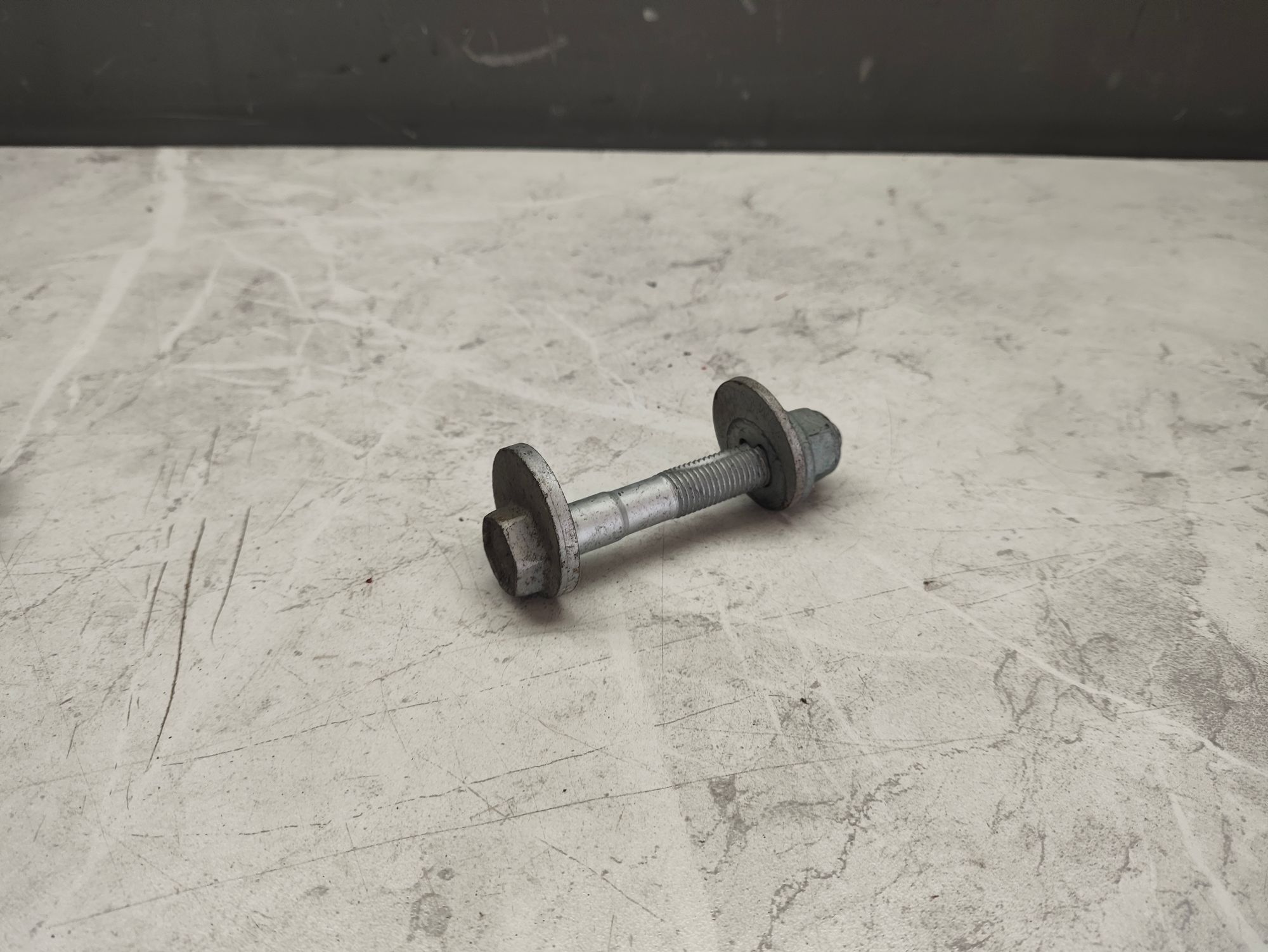 https://ycs.partsauto.market/partsauto-images/thmbs/userImages/6ab8ea4394fc0aced0b69382a3e61955/part/cdbd3914-6c93-4f86-829f-16875982f54c_1787303602207.jpg