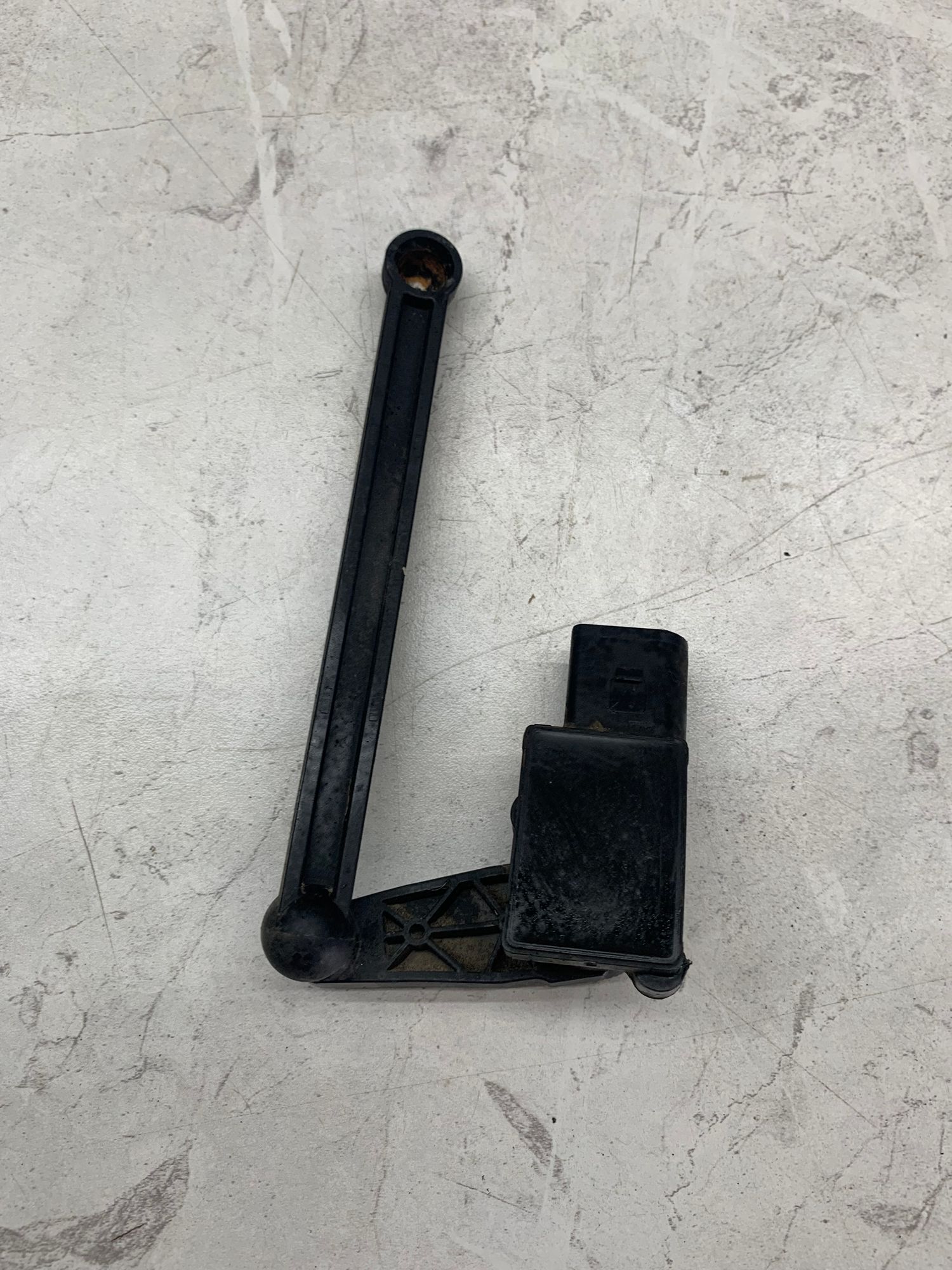 https://ycs.partsauto.market/partsauto-images/thmbs/userImages/6ab8ea4394fc0aced0b69382a3e61955/part/ced693ce-656e-455a-a9a4-22e61317495c_1782132796625.jpg
