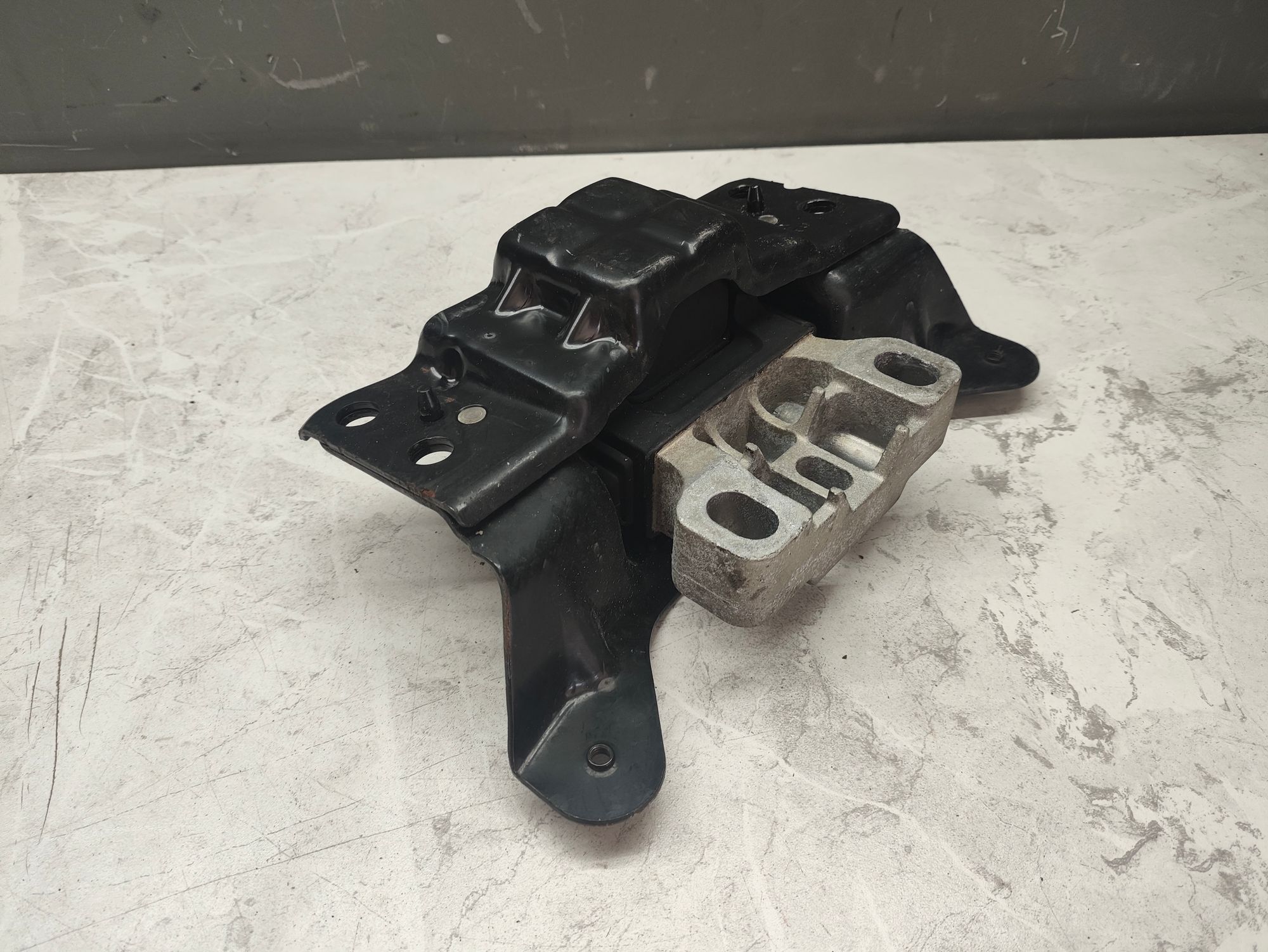 https://ycs.partsauto.market/partsauto-images/thmbs/userImages/6ab8ea4394fc0aced0b69382a3e61955/part/d1bcbb75-edfe-49d3-a401-df0ac479516e_1787302043639.jpg