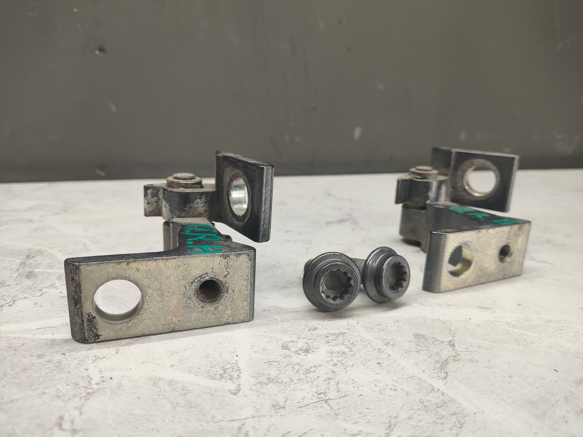 https://ycs.partsauto.market/partsauto-images/thmbs/userImages/6ab8ea4394fc0aced0b69382a3e61955/part/d99fff4d-6a8d-4982-ab1b-89bb9ade3e83_1776264383896.jpg