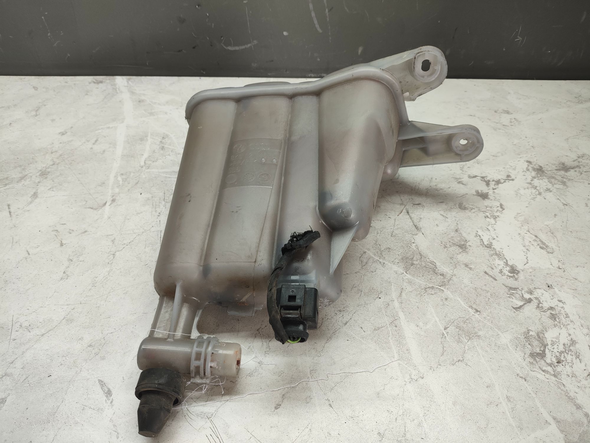 https://ycs.partsauto.market/partsauto-images/thmbs/userImages/6ab8ea4394fc0aced0b69382a3e61955/part/df304781-7d60-446f-8bce-b986022883df_1784189099278.jpg