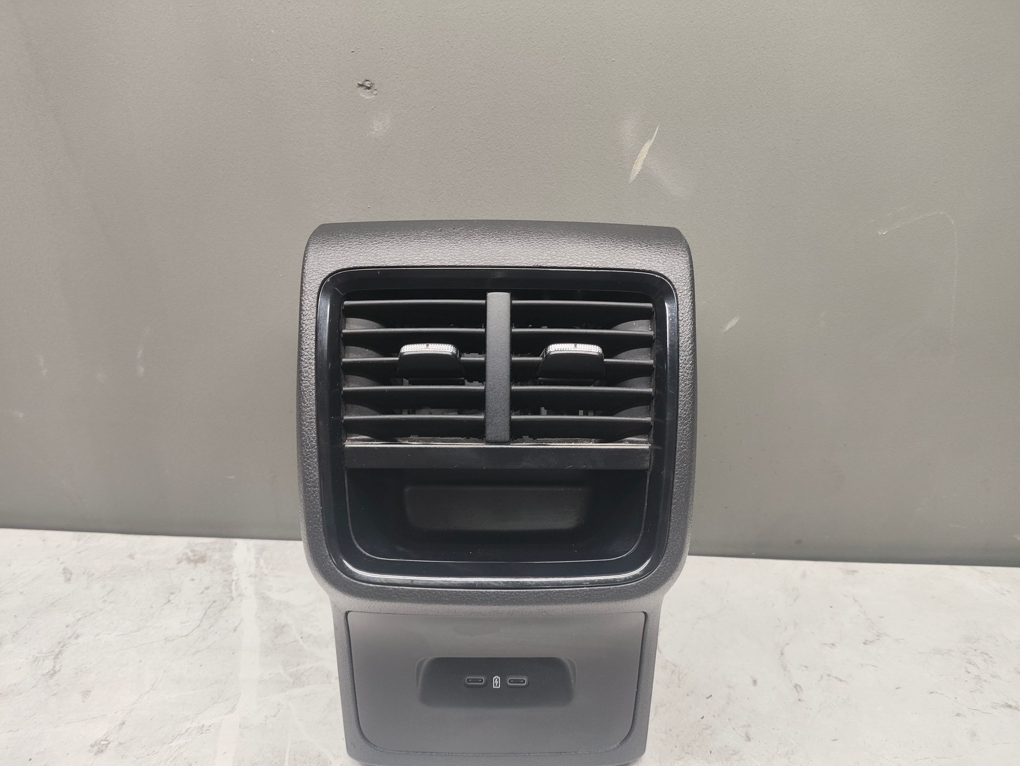https://ycs.partsauto.market/partsauto-images/thmbs/userImages/6ab8ea4394fc0aced0b69382a3e61955/part/e0e776bf-18f6-4f4f-ba25-df681f7e041a_1775557350133.jpg