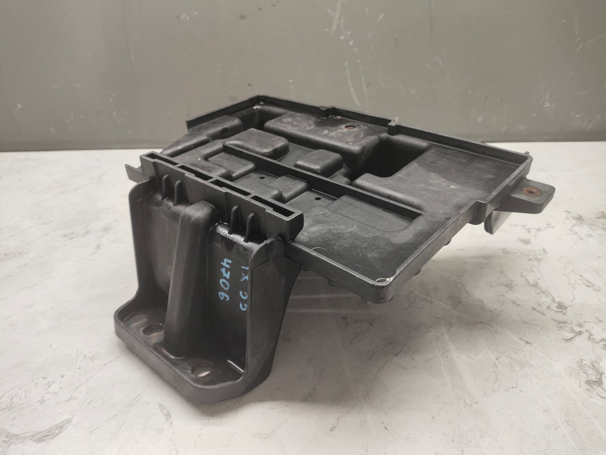 https://ycs.partsauto.market/partsauto-images/thmbs/userImages/6ab8ea4394fc0aced0b69382a3e61955/part/e4dca6f1-dd05-41dd-a6ce-e01b7bc0a53d_1781008859986.jpg