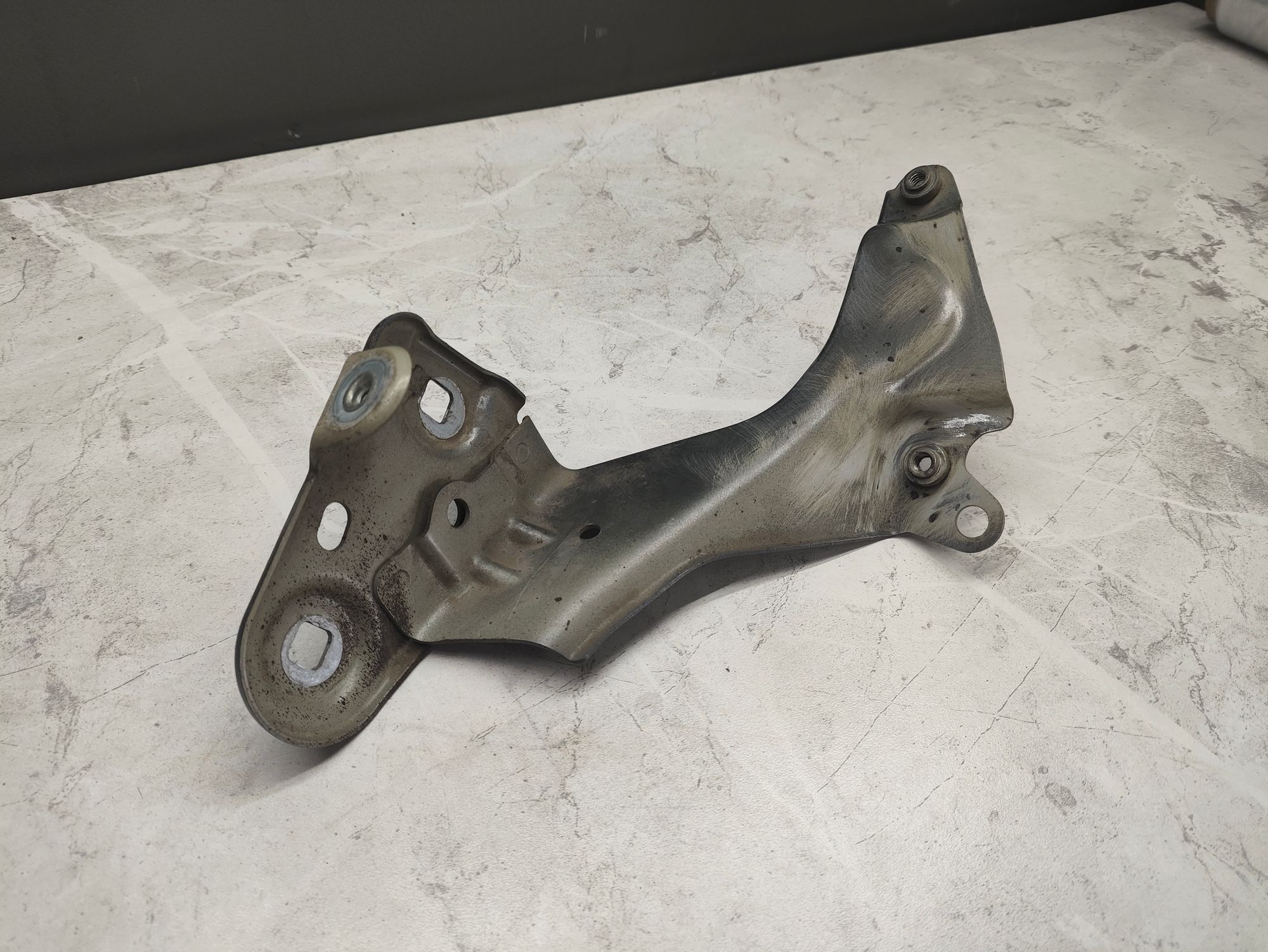 https://ycs.partsauto.market/partsauto-images/thmbs/userImages/6ab8ea4394fc0aced0b69382a3e61955/part/e7cc0762-11c8-4ce4-9b01-e3e80299532f_1775202327793.jpg