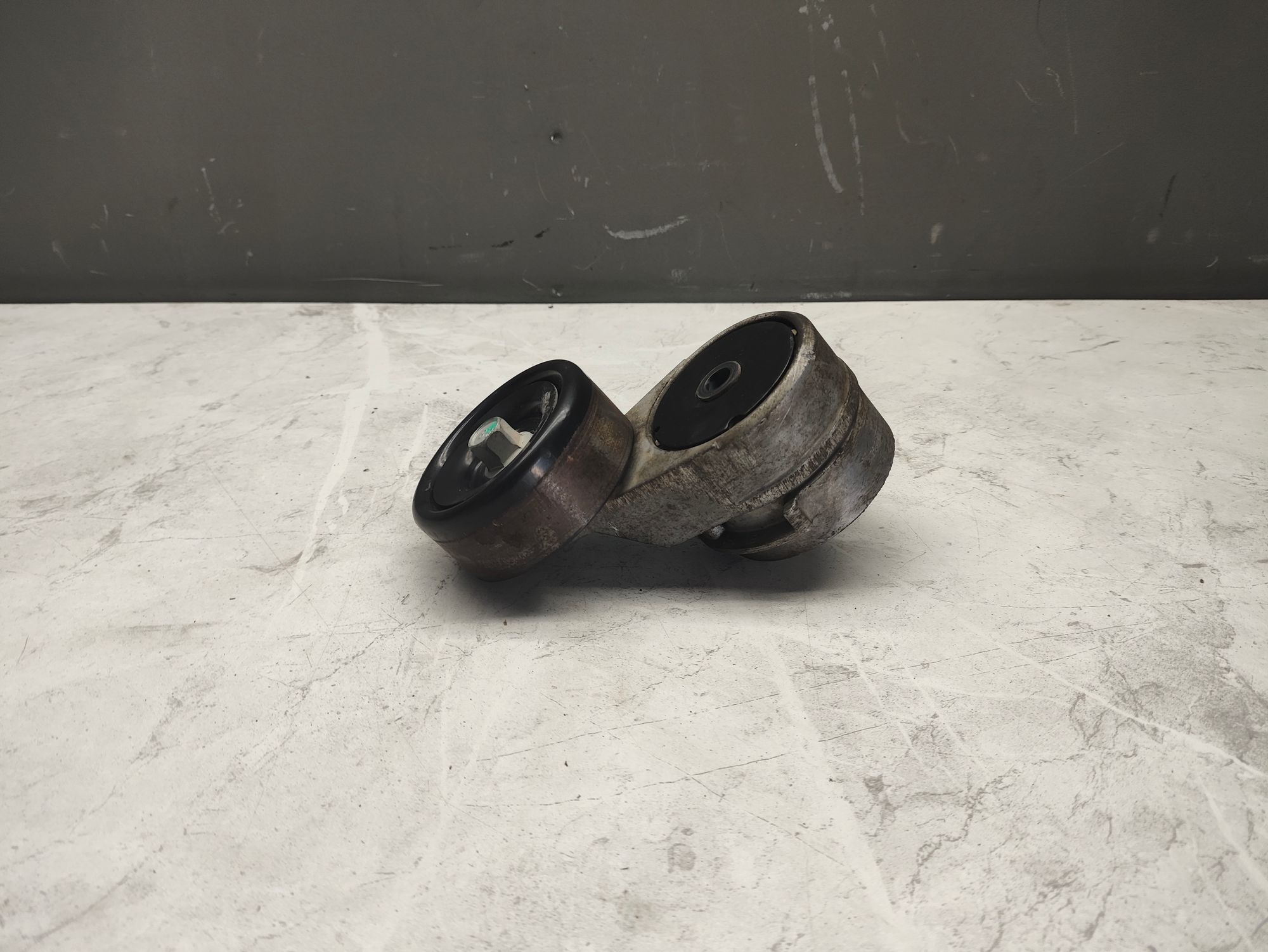 https://ycs.partsauto.market/partsauto-images/thmbs/userImages/6ab8ea4394fc0aced0b69382a3e61955/part/eaf88219-bddd-4ec5-8a4f-720c70144813_1778241149942.jpg