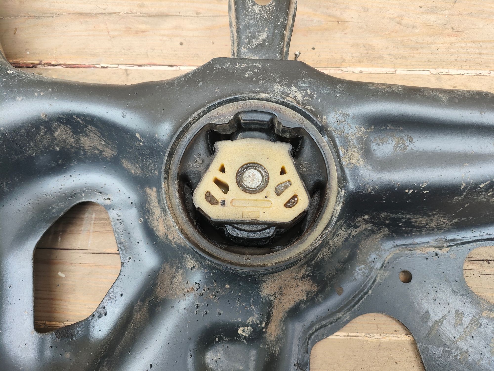 https://ycs.partsauto.market/partsauto-images/thmbs/userImages/6ab8ea4394fc0aced0b69382a3e61955/part/f9375b62-9cf9-4f5e-bc8b-c60edb53e43b_1776769453632.jpg