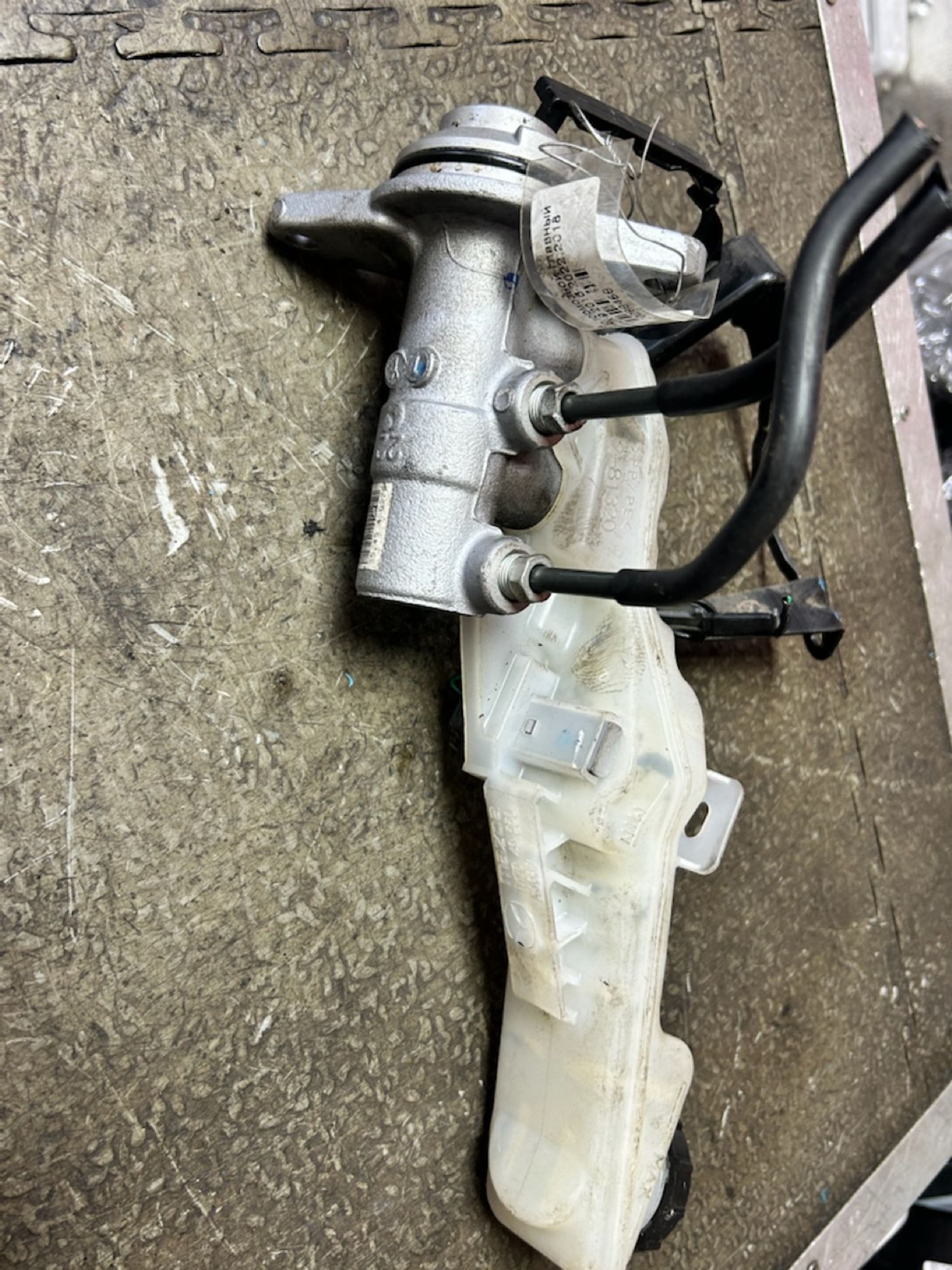 https://ycs.partsauto.market/partsauto-images/thmbs/userImages/6c041085ce847b07e3ea33e65ae09e6a/part/03be0f3a-efe2-479b-8c39-347a69ff62d3_1785757154199.jpg