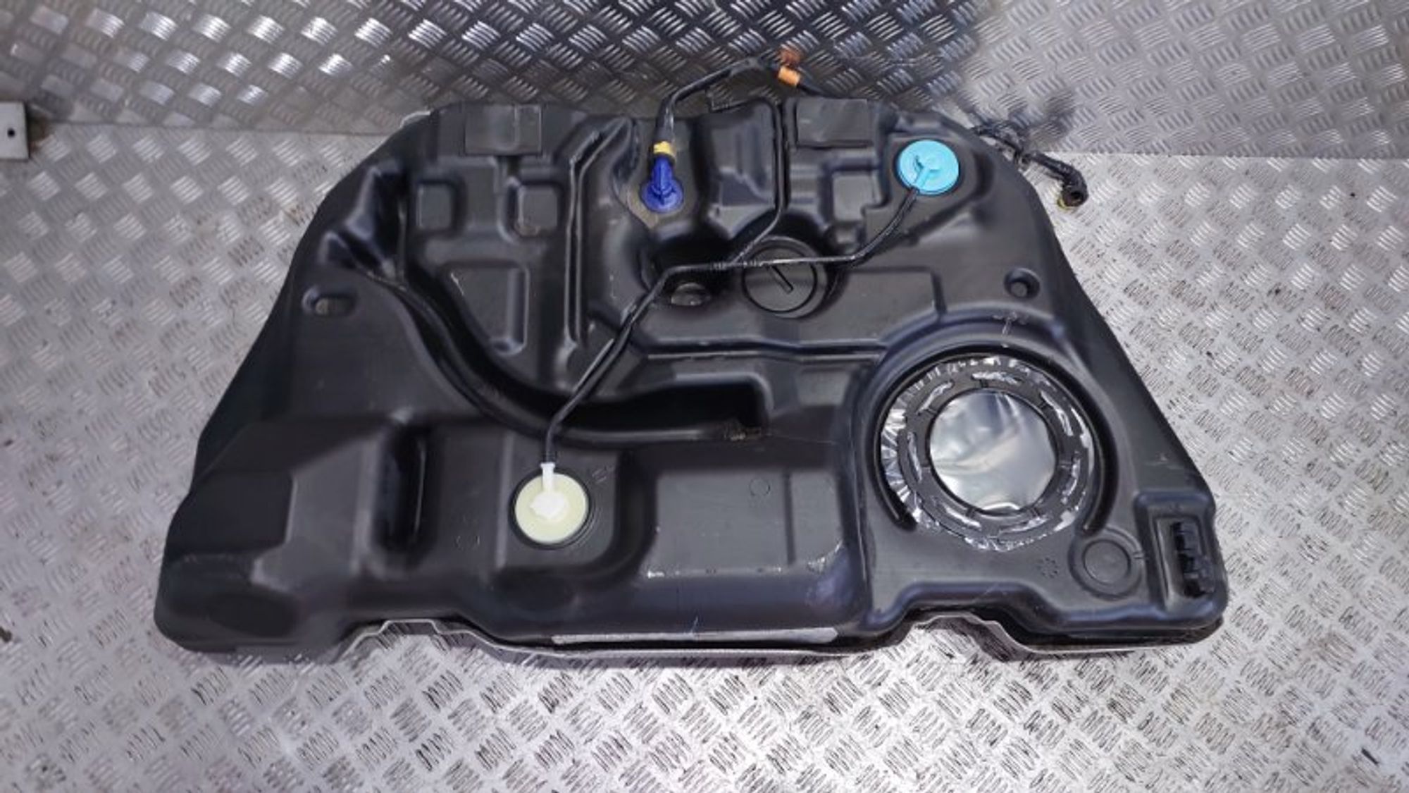 https://ycs.partsauto.market/partsauto-images/thmbs/userImages/6c041085ce847b07e3ea33e65ae09e6a/part/251accc5-ca66-4ab9-8109-b1e3a0e4e0d2_1786366482985.jpg