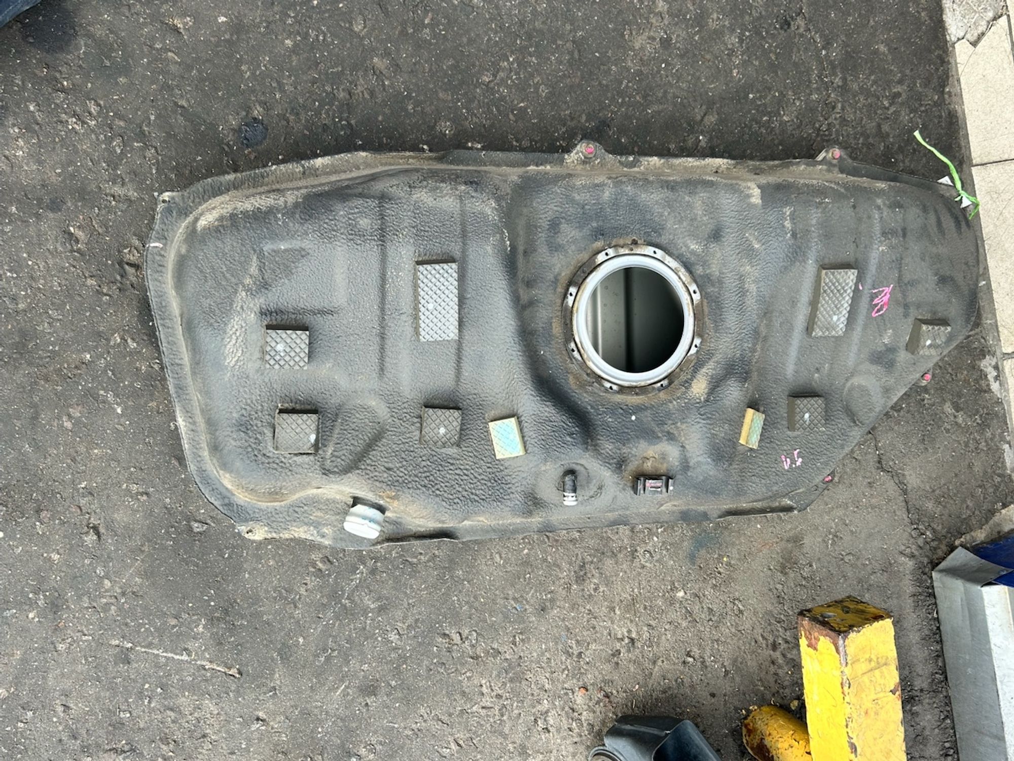 https://ycs.partsauto.market/partsauto-images/thmbs/userImages/6c041085ce847b07e3ea33e65ae09e6a/part/5a053a2b-f416-4da8-872e-e218bc8ff2fa_1786905728129.jpg