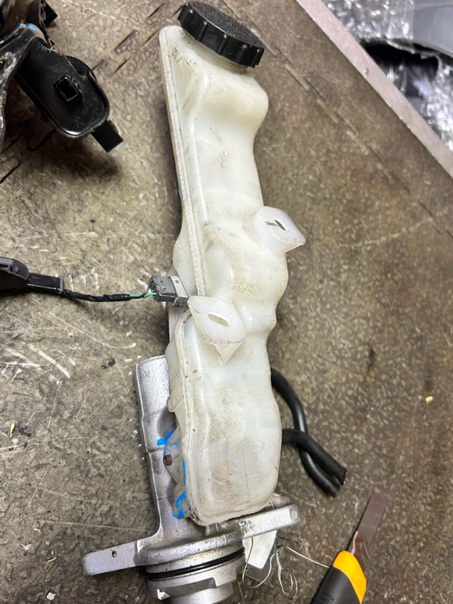 https://ycs.partsauto.market/partsauto-images/thmbs/userImages/6c041085ce847b07e3ea33e65ae09e6a/part/5d44cb48-14b9-4cca-a26a-2dc6dc798d2d_1785757150935.jpg