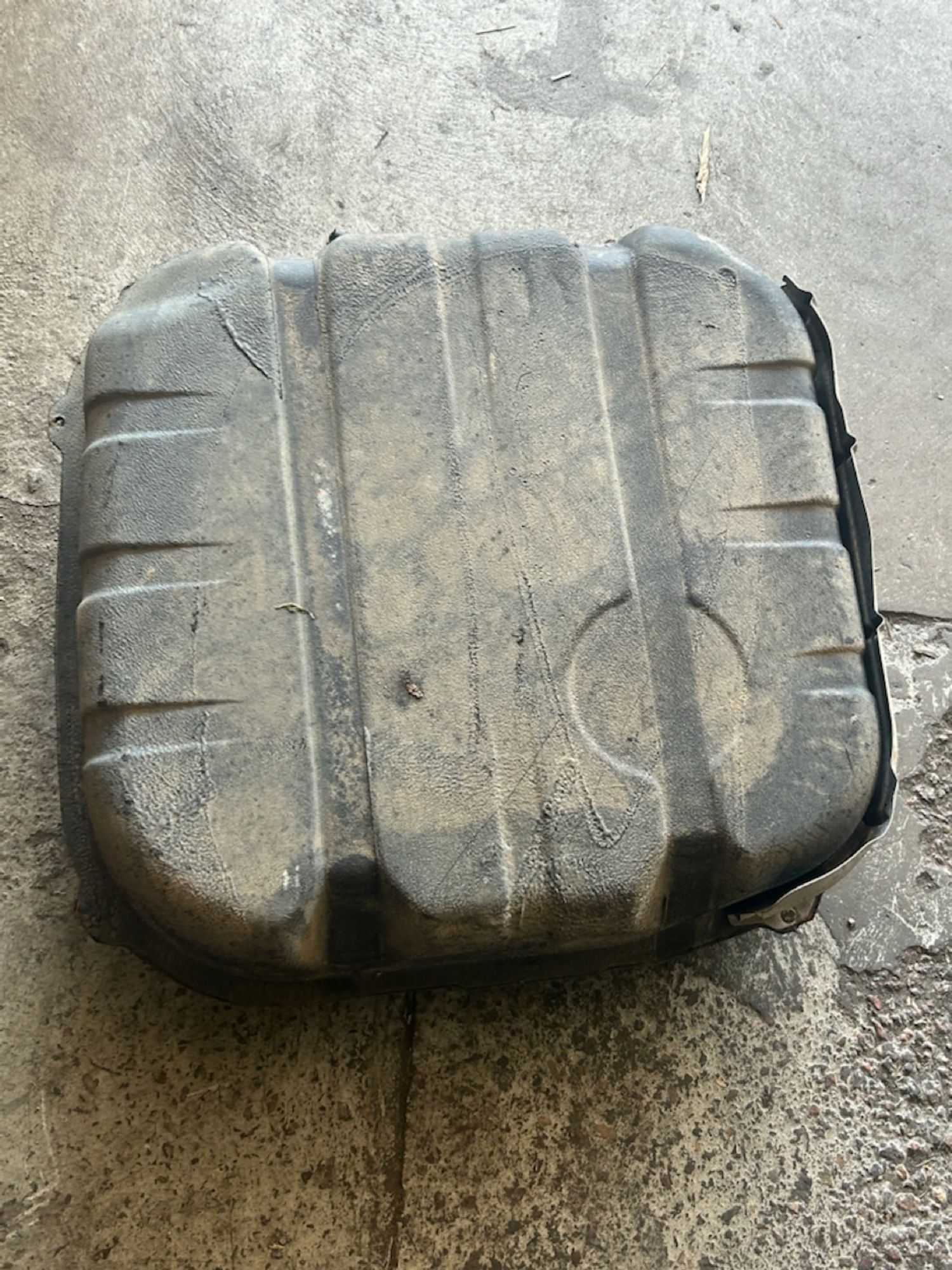 https://ycs.partsauto.market/partsauto-images/thmbs/userImages/6c041085ce847b07e3ea33e65ae09e6a/part/9852f723-41a1-49d5-98df-a9d03b855561_1786443837947.jpg