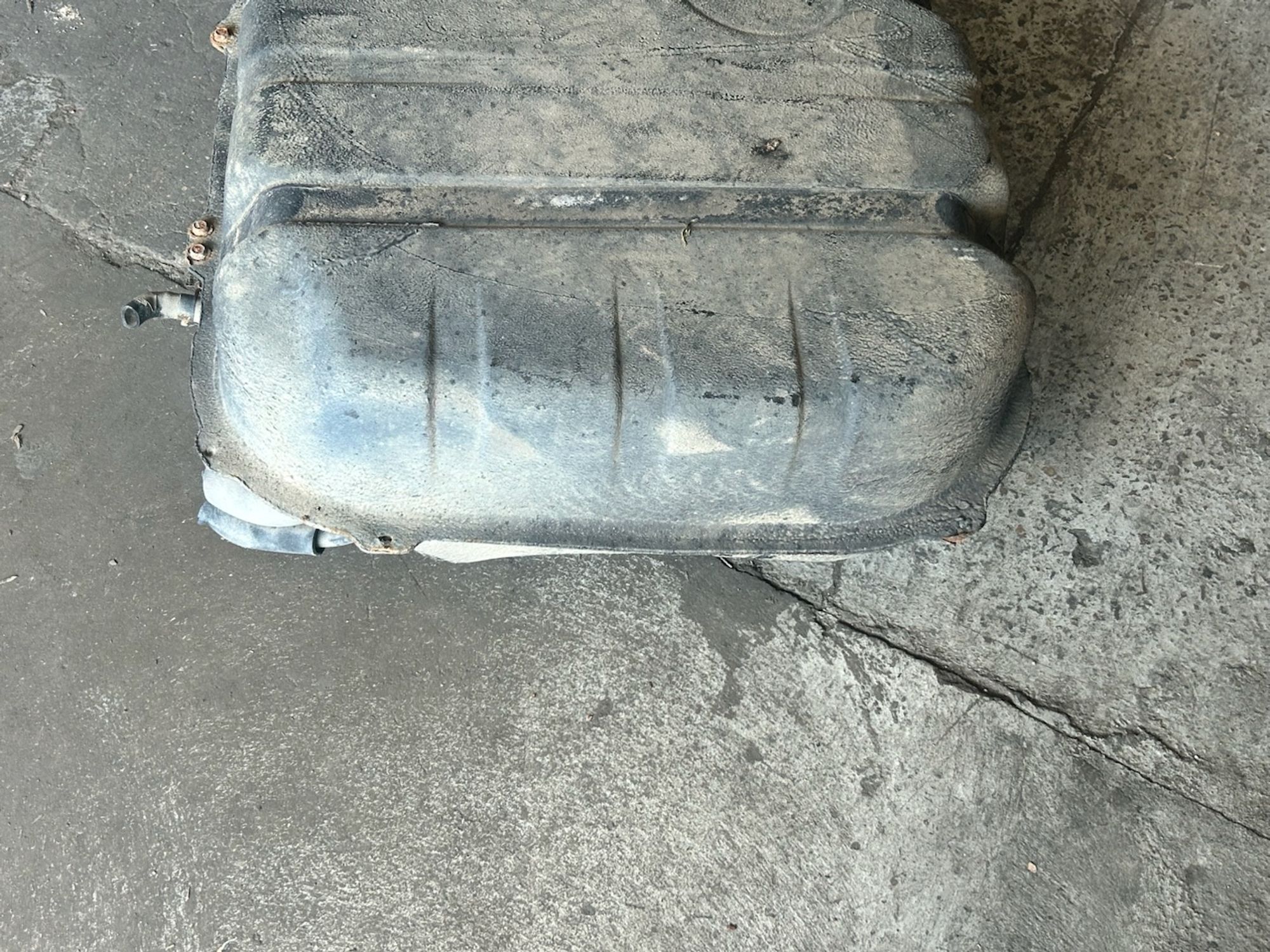 https://ycs.partsauto.market/partsauto-images/thmbs/userImages/6c041085ce847b07e3ea33e65ae09e6a/part/fb637bb2-4468-4e3c-931a-9b7b2ca4a577_1786443843715.jpg