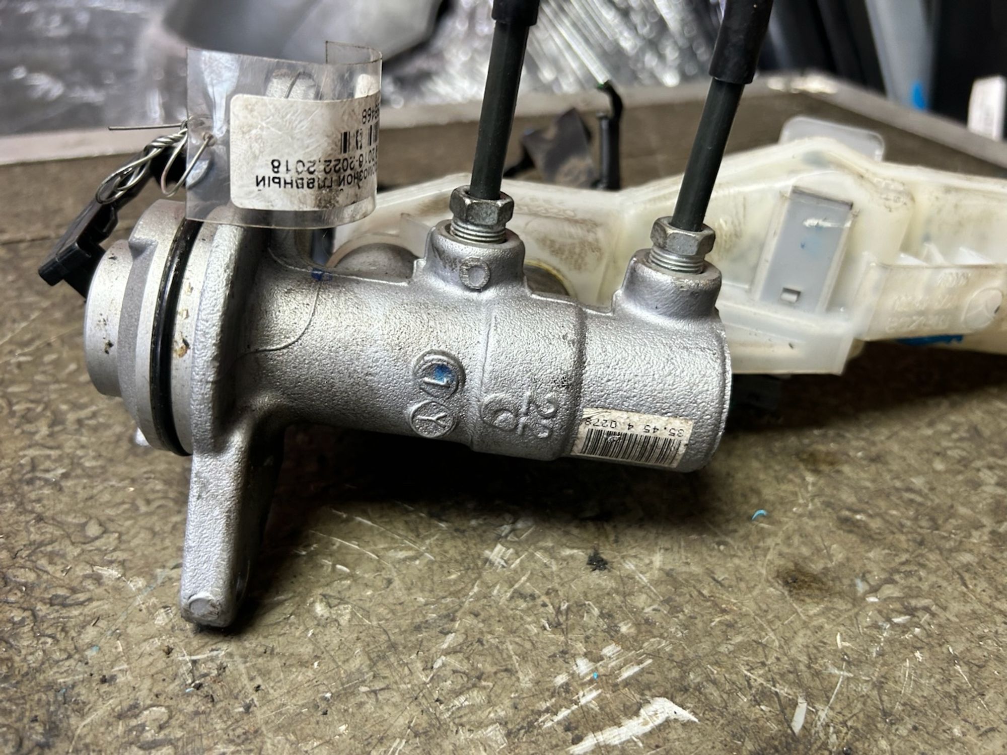 https://ycs.partsauto.market/partsauto-images/thmbs/userImages/6c041085ce847b07e3ea33e65ae09e6a/part/fce39da9-39c3-493e-9cf5-cb56ef0ff2a7_1785757152594.jpg