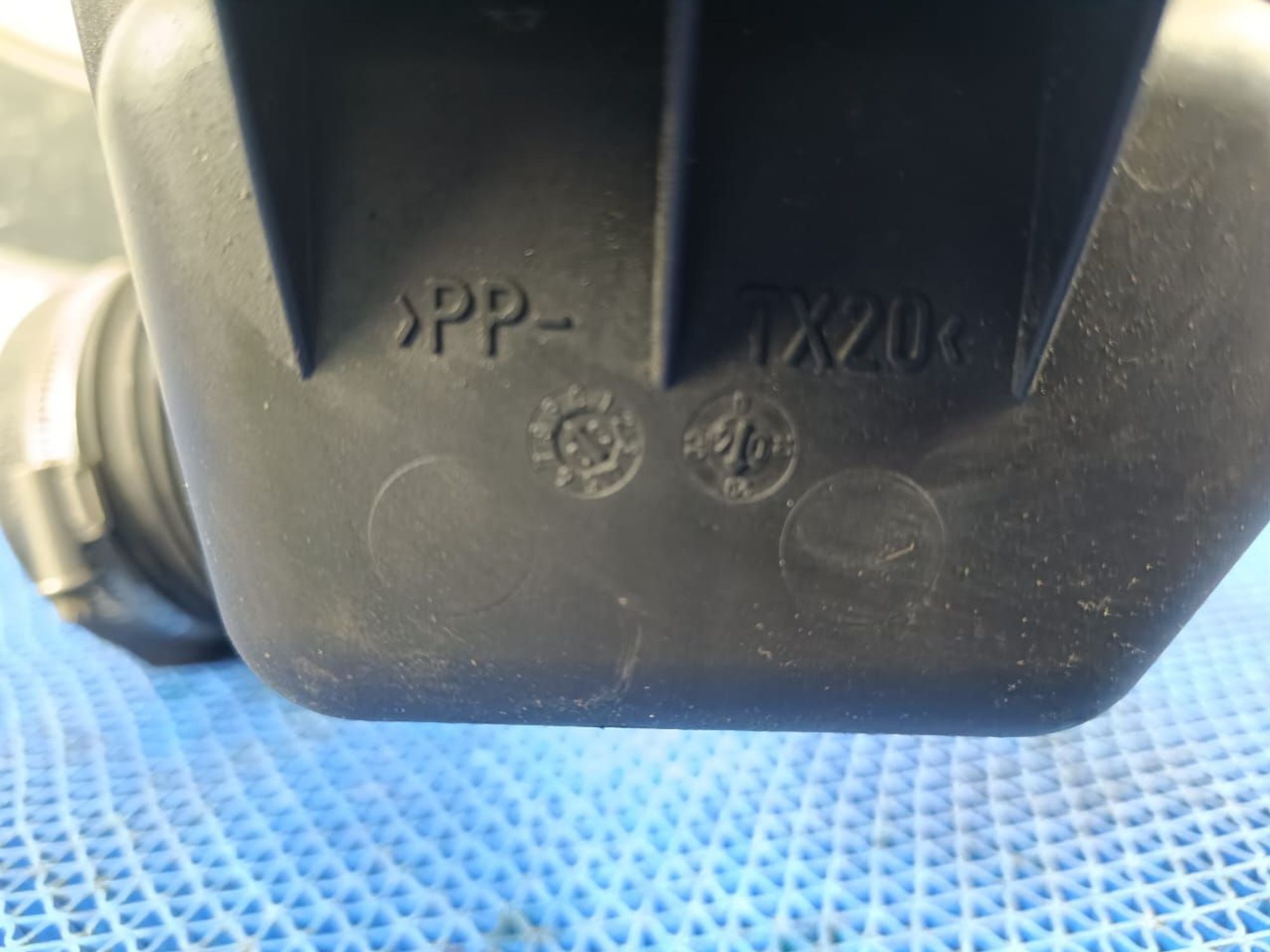 https://ycs.partsauto.market/partsauto-images/thmbs/userImages/72ad5fba4727bffbc6ea9a8c61494201/part/0354fd2b-f3a0-4cd0-a226-90d04167896b_1720086726768.jpg