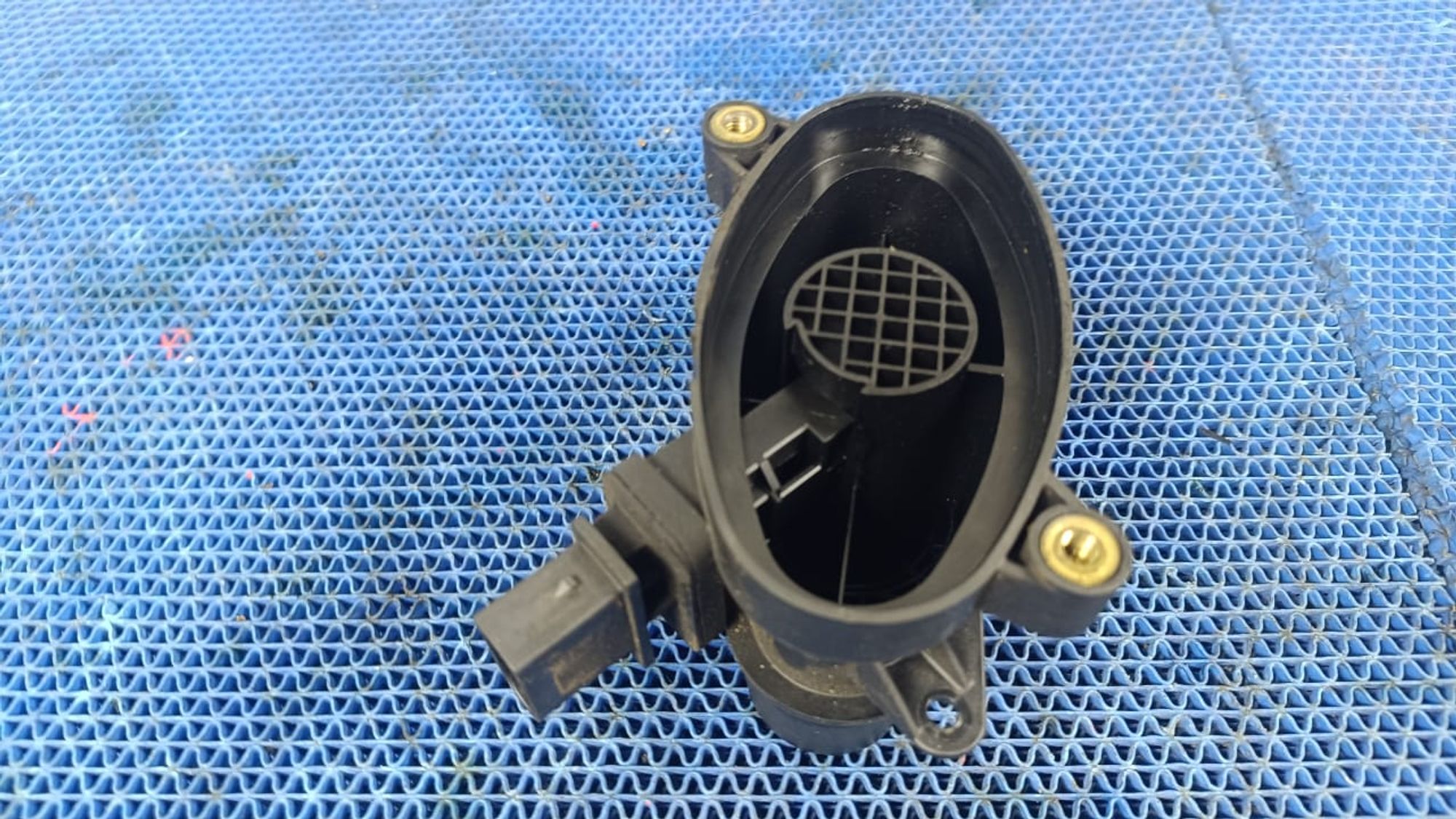 https://ycs.partsauto.market/partsauto-images/thmbs/userImages/72ad5fba4727bffbc6ea9a8c61494201/part/07538973-a40d-4bef-9d9e-e04906d58188_1745229074232.jpg