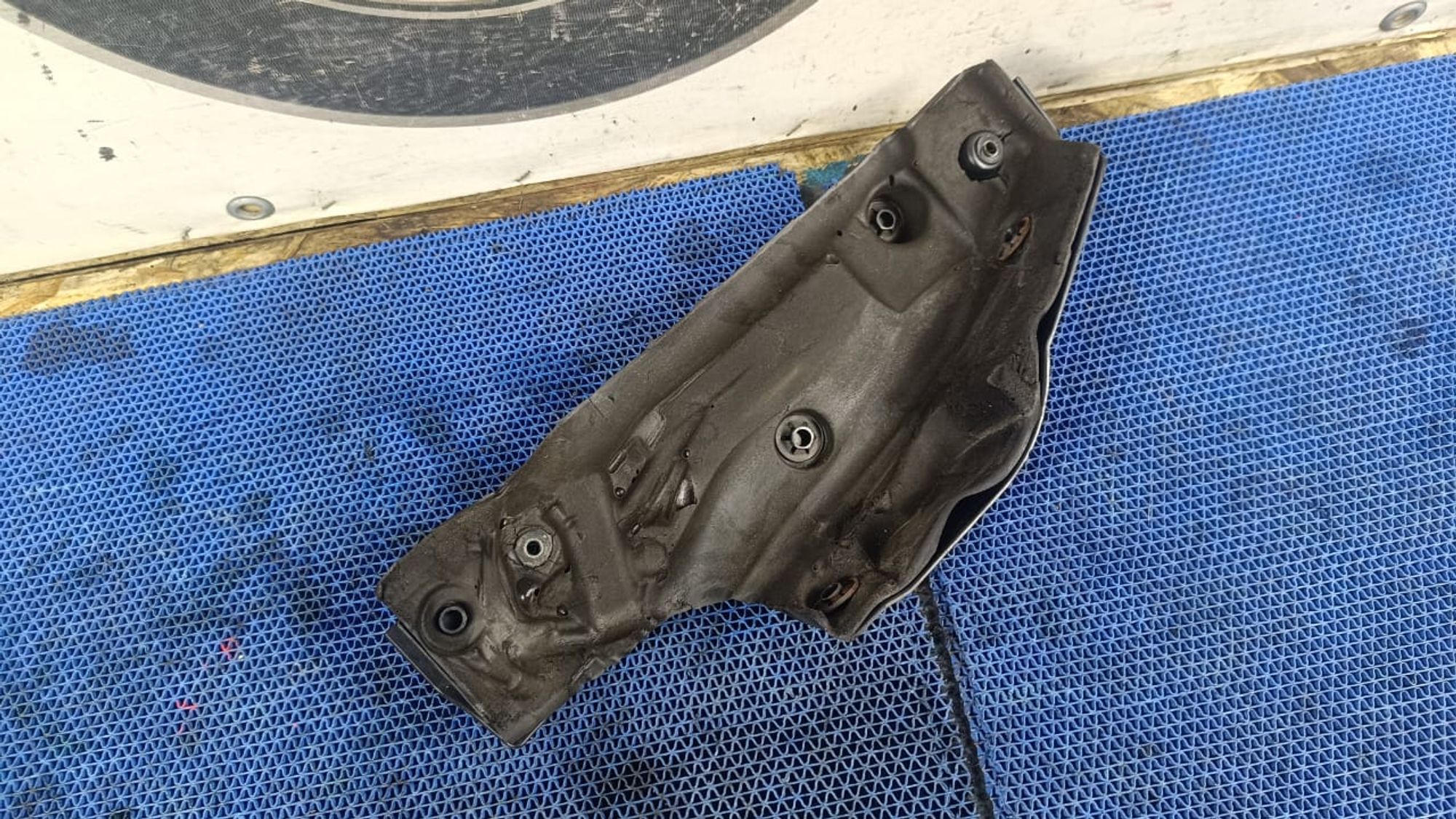 https://ycs.partsauto.market/partsauto-images/thmbs/userImages/72ad5fba4727bffbc6ea9a8c61494201/part/14513109-0d9f-4aeb-be3b-9c24c87b17e8_1745393933974.jpg