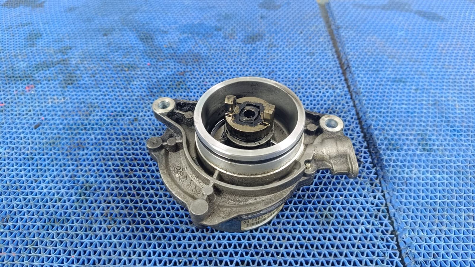 https://ycs.partsauto.market/partsauto-images/thmbs/userImages/72ad5fba4727bffbc6ea9a8c61494201/part/22ae515f-5817-4d8f-a01f-57fc8e05bfed_1745243359349.jpg