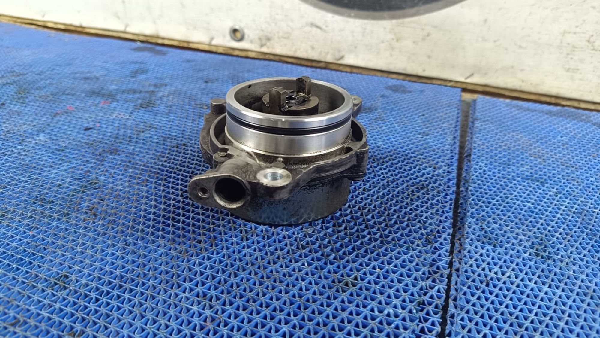 https://ycs.partsauto.market/partsauto-images/thmbs/userImages/72ad5fba4727bffbc6ea9a8c61494201/part/2c442e2d-693f-42d2-98f3-32be4b5d121a_1745243374379.jpg