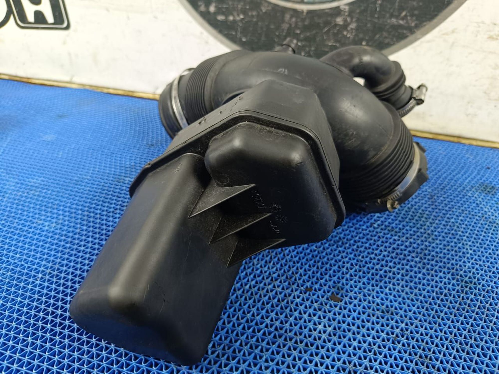 https://ycs.partsauto.market/partsauto-images/thmbs/userImages/72ad5fba4727bffbc6ea9a8c61494201/part/8af2b787-5ca6-4677-998d-029708142654_1720086726032.jpg