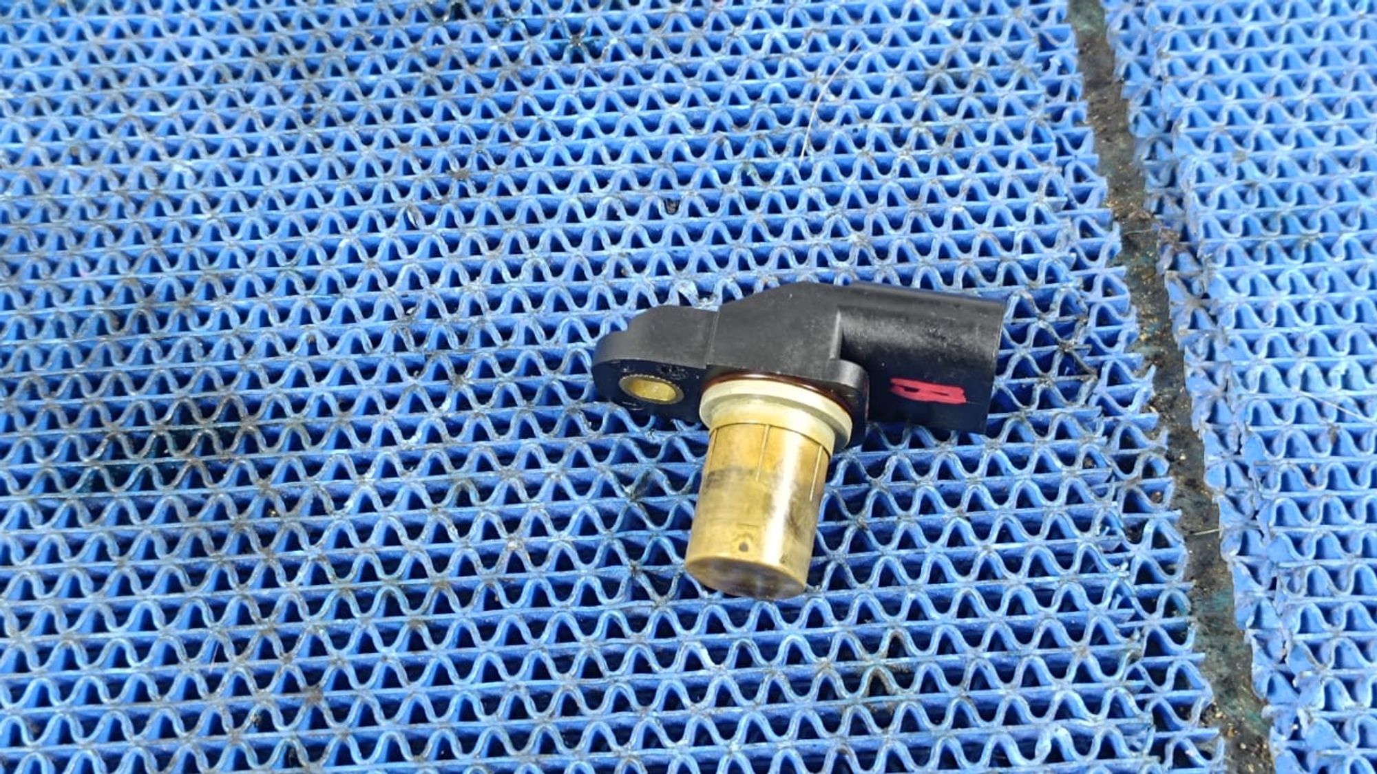 https://ycs.partsauto.market/partsauto-images/thmbs/userImages/72ad5fba4727bffbc6ea9a8c61494201/part/a36a2f3e-8e83-4e06-b0f8-34b48b4f9d74_1745393531281.jpg