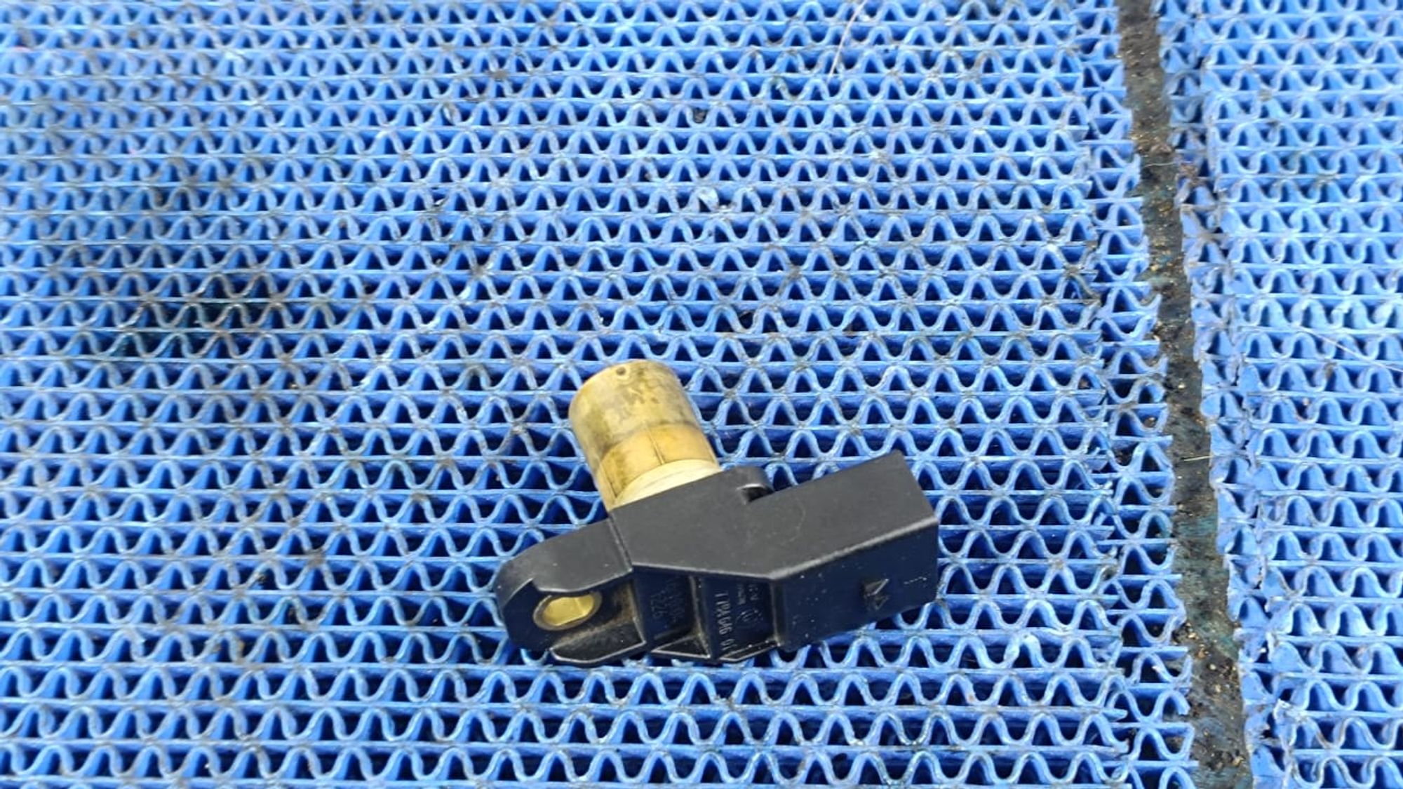 https://ycs.partsauto.market/partsauto-images/thmbs/userImages/72ad5fba4727bffbc6ea9a8c61494201/part/b984e68f-240d-49ec-a61e-c9d796f5be43_1745393534695.jpg