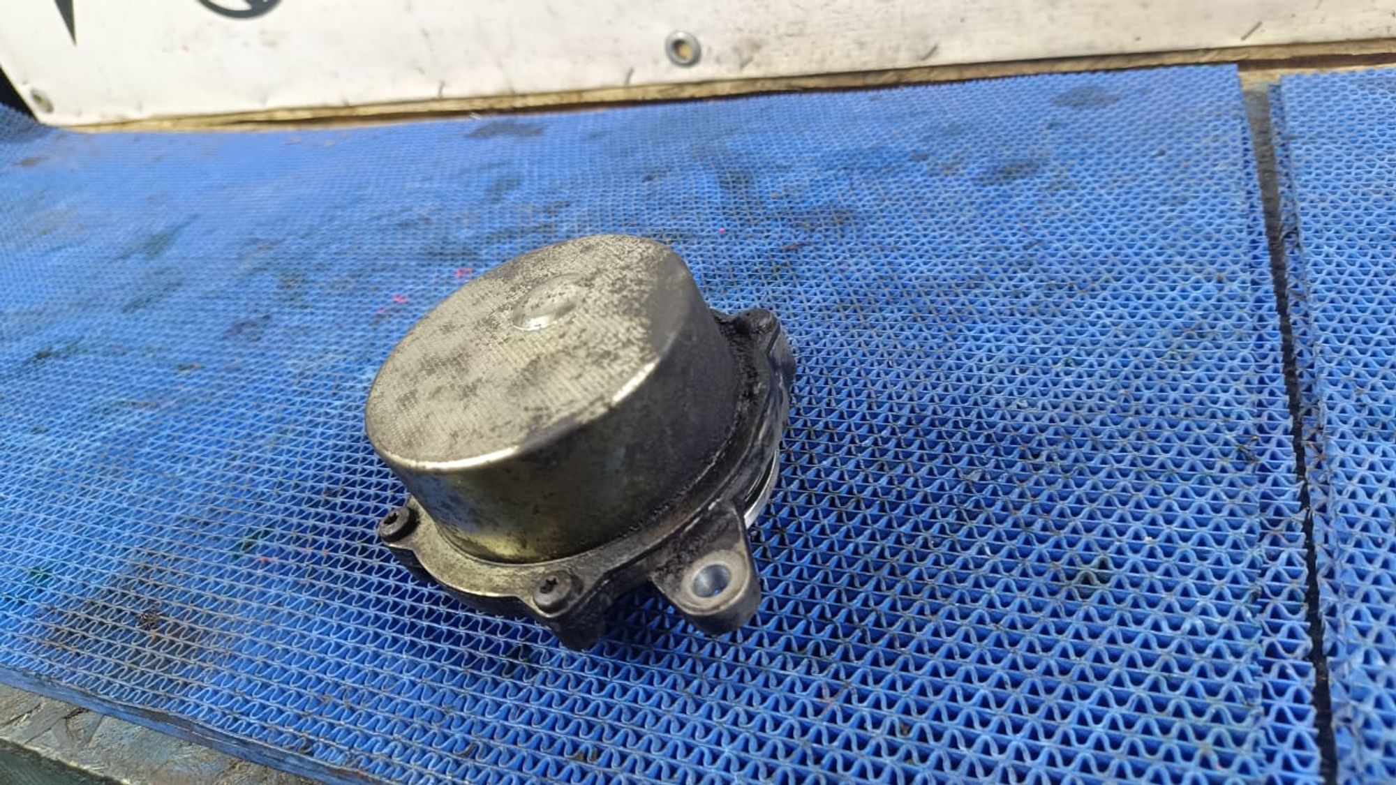 https://ycs.partsauto.market/partsauto-images/thmbs/userImages/72ad5fba4727bffbc6ea9a8c61494201/part/bd28b361-b04b-41b6-a445-1581a6b713b8_1745243381843.jpg
