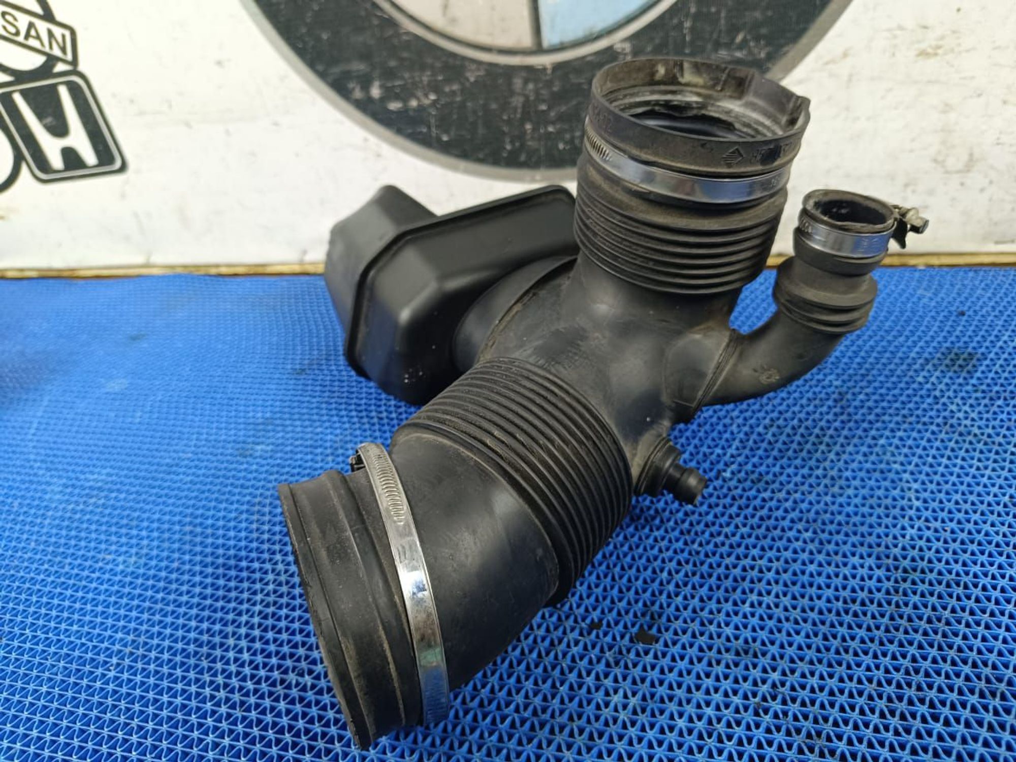 https://ycs.partsauto.market/partsauto-images/thmbs/userImages/72ad5fba4727bffbc6ea9a8c61494201/part/d31c043a-ef77-456e-8a19-02b83be301aa_1720086726758.jpg