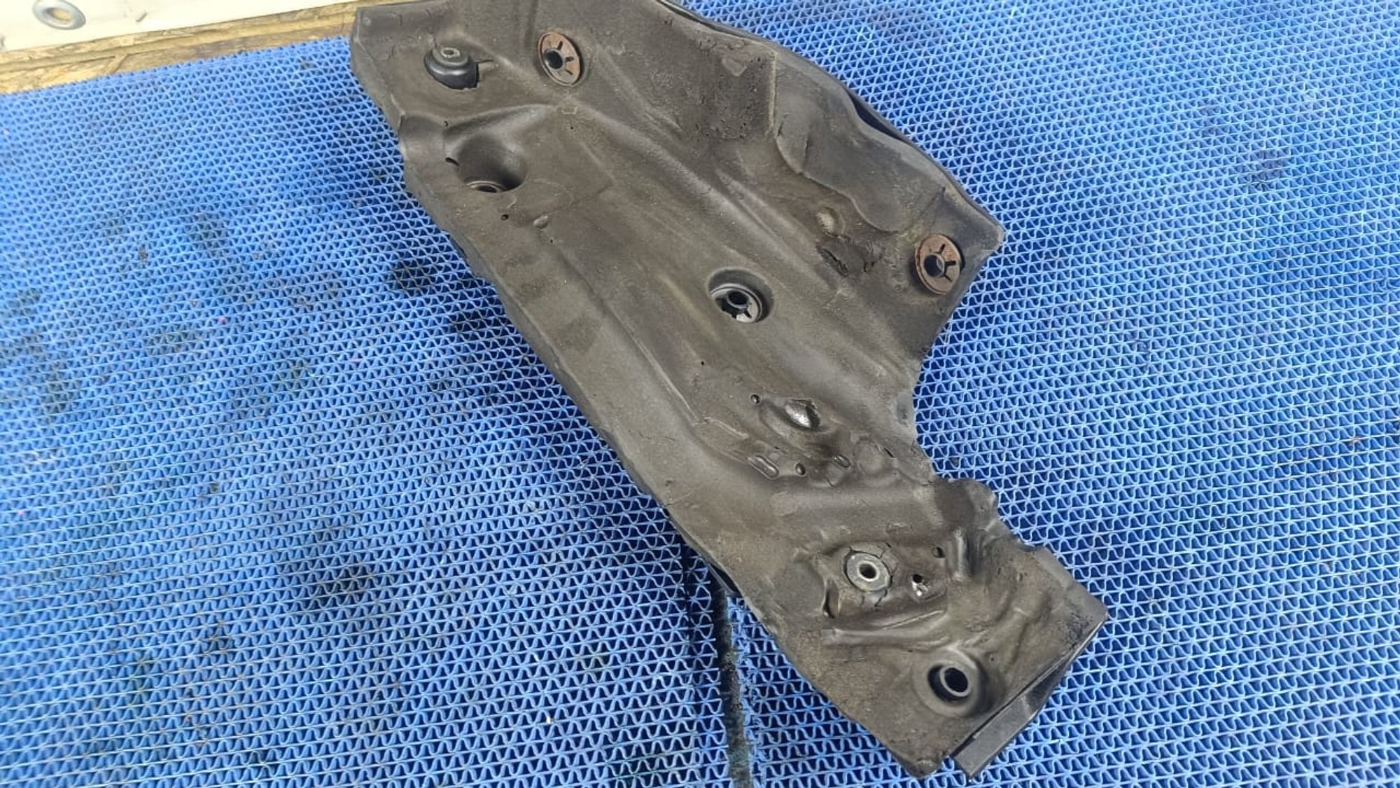 https://ycs.partsauto.market/partsauto-images/thmbs/userImages/72ad5fba4727bffbc6ea9a8c61494201/part/d6d65ebd-6eb4-41c7-a65e-c04a3a6c983b_1745409470147.jpg