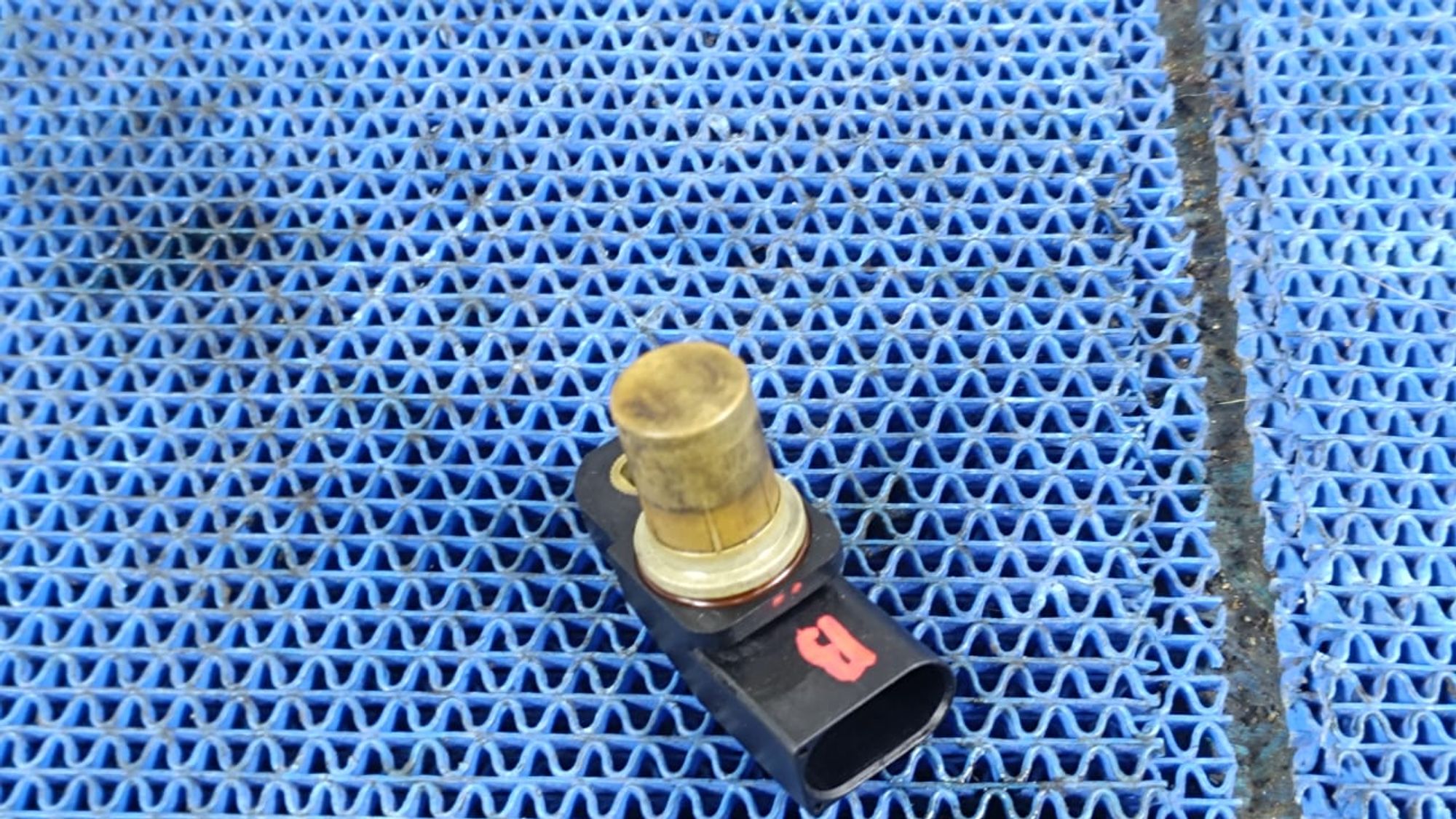 https://ycs.partsauto.market/partsauto-images/thmbs/userImages/72ad5fba4727bffbc6ea9a8c61494201/part/d7beba93-c985-4234-adc6-c56760d19e1b_1745393537005.jpg